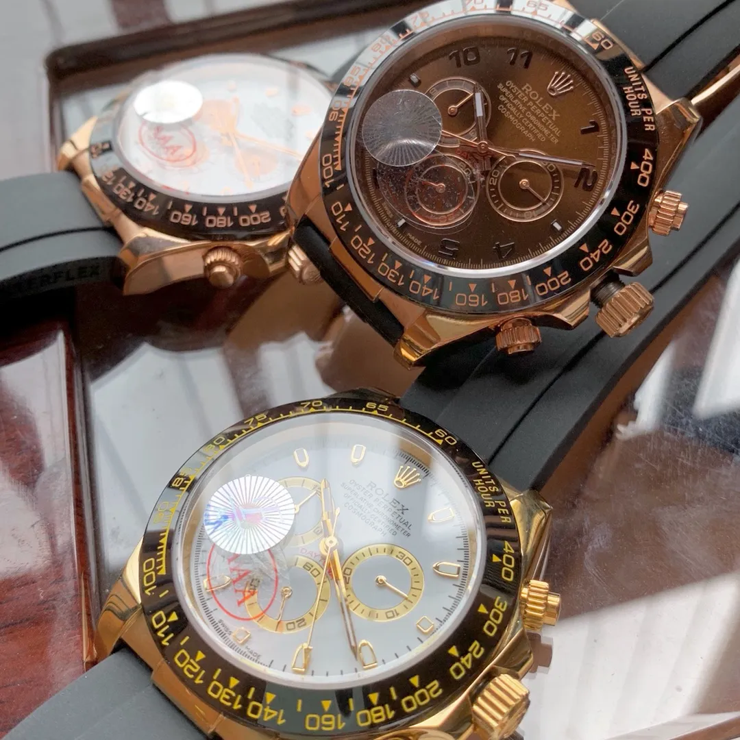 [Foreign Trade Import] 💰1280 White Porcelain Rose" "Digital Coffee" "White Porcelain Gold" Multi-functional and the most representative watch That is the "Daytona" classic 🀄️"Golden Classic" is not restricted by any clothing 👔 Matching All clothing can be matched and suitable for 🈴️ any occasion and will never go out of style 🏅️🏅️ F Factory V2 classic version has fully arrived. It has always been a "beat" target for the same level but has never been surpassed Meet various challenges with excellent quality and welcome repeat customers 🈵️🈵️ [Rolex Cosmograph Daytona Series] [Movement] Using a customized three-eye enlarged version of the fully automatic mechanical movement to make the distance between the three function disks the same as the original [Case] 43mm The texture is consistent with the original) [Dial] The function dial font and the dial logo are superimposed and printed, and they will feel slightly raised when viewed from the side. The background texture of the dial has been filtered and corrected countless times to ensure that it is 100% consistent with the original. The Rolex metal LOGO on it is individually molded, and it can be compared to the original in terms of three-dimensionality and roundness. Easy-to-read Chroma light luminous display with long-lasting luminous material [Mirror] Flat sapphire crystal glass Anti-scratch, the effect will never be ghosted, consistent with the original product. ⚠️⚠️ (Six-digit Rolex unique anti-counterfeiting mark, small crown👑) [Buckle] Made of imported 316 steel and polished in 1:1 parts. The inner side is sanded and corroded with the Rolex stamp. The external buckle safety ring is exactly the same as the original one. ⌚️⌚️ Produced by Factory F. Perfect in every detail.