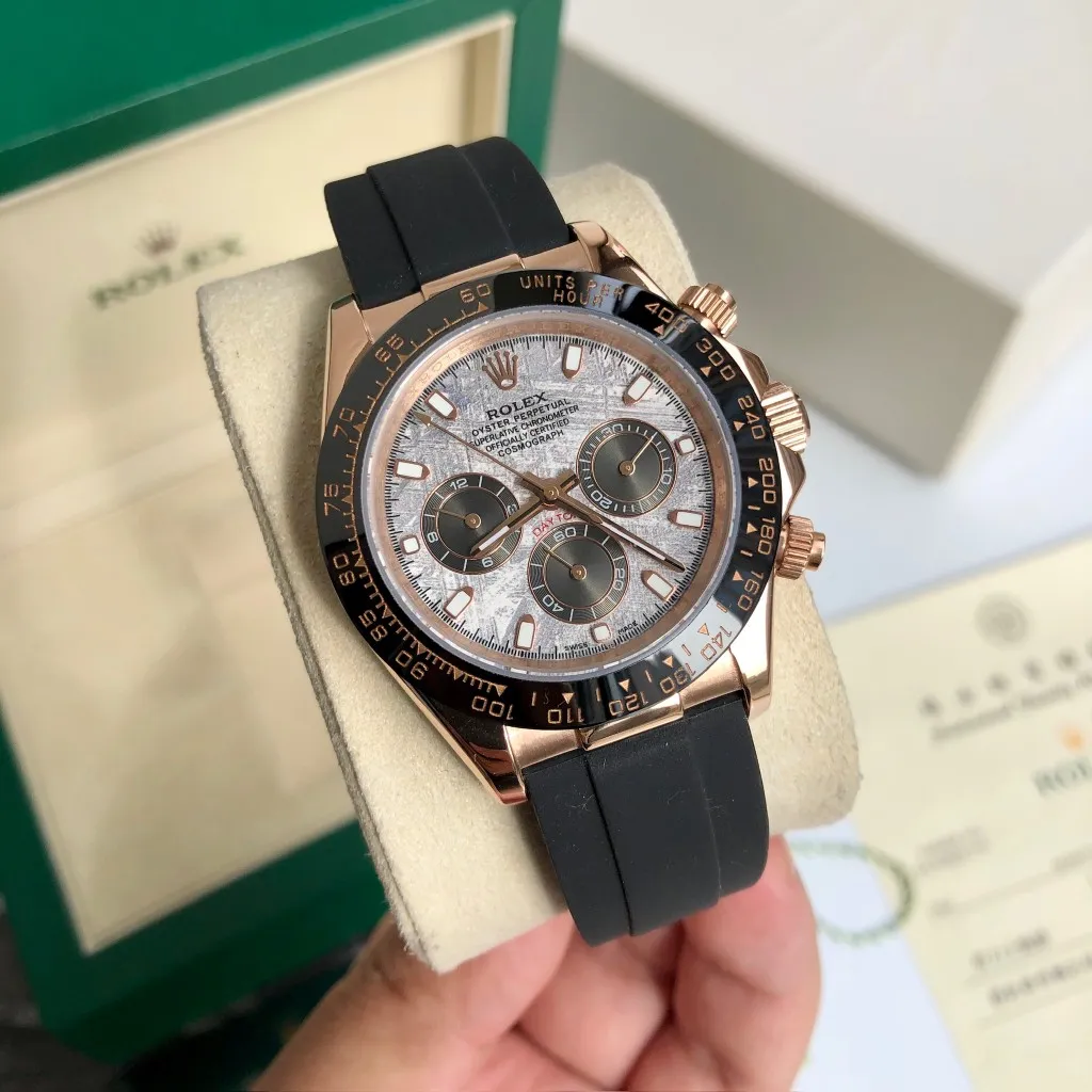 【High-end replica】💰1160! Customized all-in-one machine 💰1720! Rolex Daytona Series [Diameter] 40mm [Movement] Equipped with imported fully automatic mechanical movement [Ring] Imported finely polished ring/ceramic ring [Mirror] Scratch-resistant sapphire glass mirror [Material] Imported 316L stainless steel case [Strap] Stainless steel three-bead strap/high-quality tape [Buckle] Original buckle Super high quality, more beautiful in kind, market exclusive! Classic men's casual watch, the standard accessory for successful men, allowing you to wear it once and for all!