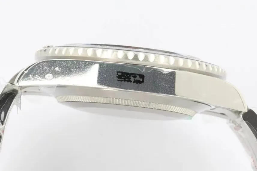 【High-end replica】💰1160! 【Customized all-in-one machine】💰1720! 【Top Replica】💰Private chat! Rolex Submariner 41 series (original mold opening) 1⃣️With Rolex's new 3235 movement; 2⃣️Same thickness as the original 12.5mm: case diameter 41mm; sapphire mirror; 3⃣️Solid central axis; polished nails; top-notch Swiss ice blue luminous, consistent with Rolex's original luminous; 4⃣️High-pass transparent sapphire mirror; 5⃣️Top workmanship, each strap fits perfectly with the lugs, giving the wrist the highest comfort. This picture was taken as a top-notch replica!