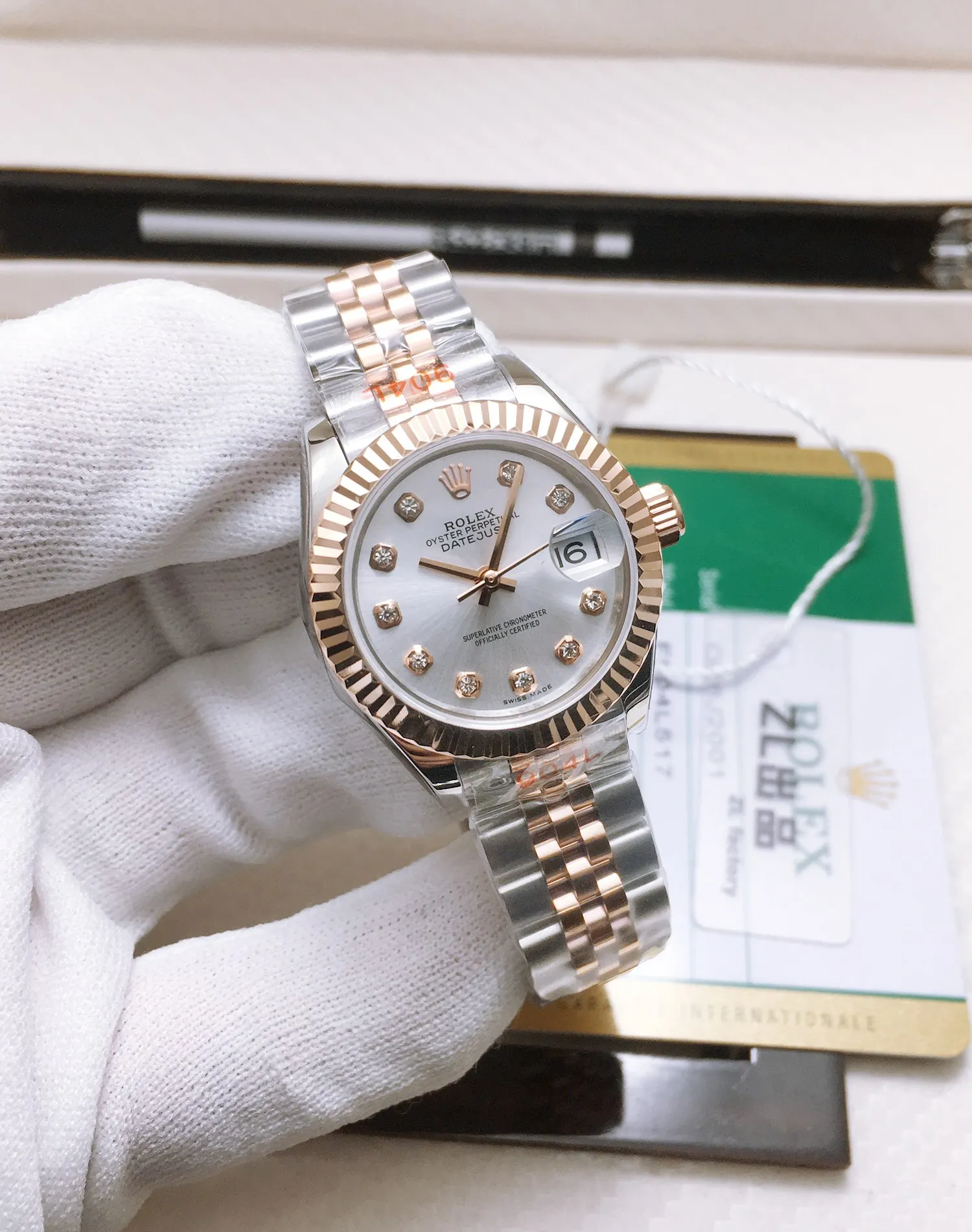 【Top replica】💰4500! Top-notch workmanship from Taiwan factory [ZL Factory 2021 new masterpiece highly recommended] the latest Rolex Women’s Datejust 28MM Datejust watch! 1⃣️The case diameter remains the same as the original 28MM. The stainless steel watch case is forged from 904L stainless steel, which is durable! 2⃣️With the original imported Japanese movement, more goddesses have multiple choices. The performance is extremely stable. Its shock resistance and geometric structure enable the movement to maintain regular operation in any position. 3⃣️The triangular grooved bottom cover is tightened with special tools to completely seal the watch case. The winding crown adopts a double buckle lock dual waterproof system and is firmly screwed to the watch case, making it more waterproof. 4⃣️A small window convex lens is installed at 3 o'clock to enlarge the date display of the watch, making it easier to read the date. The waterproof Oyster case of the women's journal type provides the best protection for the high-precision movement! 5⃣️904L watch strap and new double-headed connection method under the outer ring (can be used with the original), concealed folding crown buckle, opened with an articulated Rolex crown logo. 6⃣️One watch, one card, one code. Every exquisite detail is the sincerity of the ingenuity developed by the Taiwan factory!