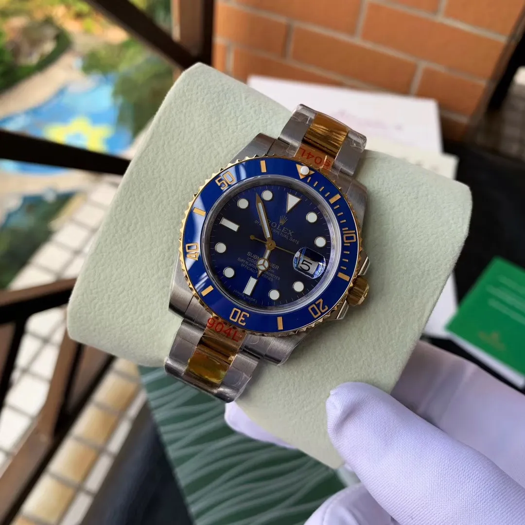 【Foreign trade import】💰3900! Factory N V8 version 2836 movement arrives‼ Official one-to-one replica of the original version (super version) Rolex SUB Submariner series model 116610 gold series/green water ghost/black water ghost/blue water ghost, original mold opening, equipped with 2836 movement, the most classic Oyster style: [904L stainless steel case] size 40mm X The 13mm Oyster case is consistent with the original product. Through careful polishing and strict quality control, the shape is ensured to be in place, and the brushing and polishing are comparable to the original craftsmanship. [Crown] One case and one crown, carefully crafted, each crown logo faces upright, highlighting the symbol of the king. The master watchmaker strives for excellence in every detail, and continues the waterproof system of the lock, just like the original. [904L Stainless Steel Watch Strap] The three-row link Oyster watch strap is made of fully brushed technology, which is delicate and clean. It is equipped with an Oyster safety buckle. The elegant solid link watch strap is full of texture and comfortable to wear. [Mirror] Made of scratch-resistant sapphire mirror and blue film calendar crystal. [Bezel] The bezel is made of one-piece (non-etched) sapphire luminous beads, the platinum electroplated scale has a uniform color that will never fade, and the ice blue super bright luminous. 300 meters waterproof. Each watch has been strictly tested before leaving the factory to ensure quality. Please pay attention to more details. 🔥Top quality products are constantly produced🔥