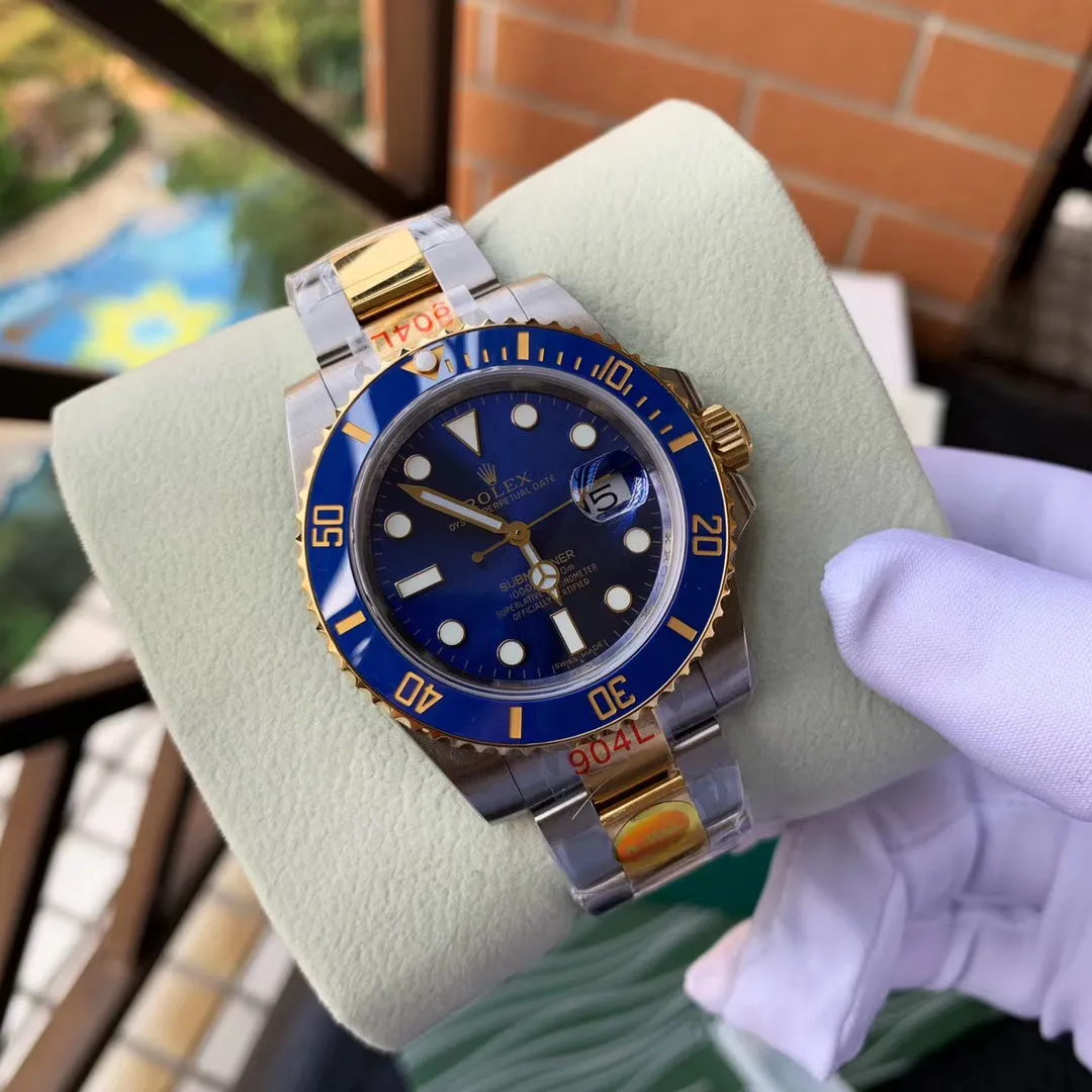 【Foreign trade import】💰3900! Factory N V8 version 2836 movement arrives‼ Official one-to-one replica of the original version (super version) Rolex SUB Submariner series model 116610 gold series/green water ghost/black water ghost/blue water ghost, original mold opening, equipped with 2836 movement, the most classic Oyster style: [904L stainless steel case] size 40mm X The 13mm Oyster case is consistent with the original product. Through careful polishing and strict quality control, the shape is ensured to be in place, and the brushing and polishing are comparable to the original craftsmanship. [Crown] One case and one crown, carefully crafted, each crown logo faces upright, highlighting the symbol of the king. The master watchmaker strives for excellence in every detail, and continues the waterproof system of the lock, just like the original. [904L Stainless Steel Watch Strap] The three-row link Oyster watch strap is made of fully brushed technology, which is delicate and clean. It is equipped with an Oyster safety buckle. The elegant solid link watch strap is full of texture and comfortable to wear. [Mirror] Made of scratch-resistant sapphire mirror and blue film calendar crystal. [Bezel] The bezel is made of one-piece (non-etched) sapphire luminous beads, the platinum electroplated scale has a uniform color that will never fade, and the ice blue super bright luminous. 300 meters waterproof. Each watch has been strictly tested before leaving the factory to ensure quality. Please pay attention to more details. 🔥Top quality products are constantly produced🔥