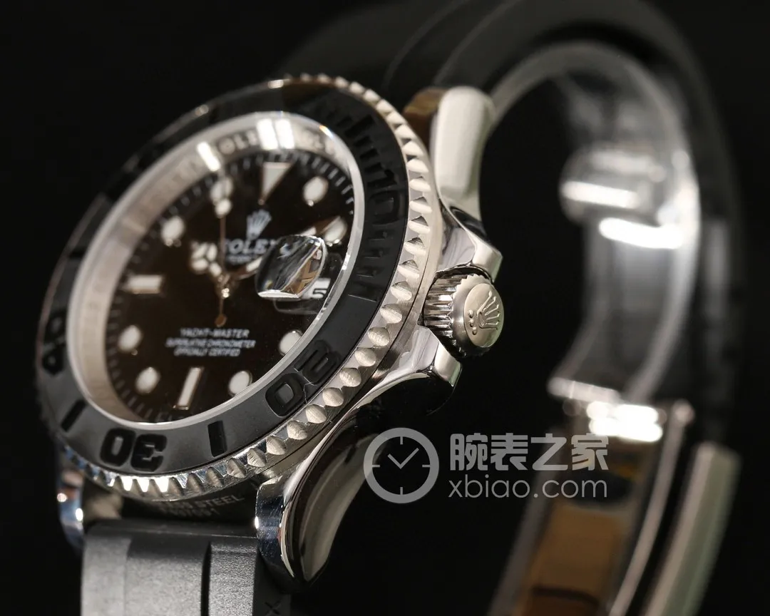 [High-end replica] 💰970 Rolex yacht series watch, top-grade 316L stainless steel case, 316 stainless steel strap, top-grade mineral crystal glass size: diameter 40mm, thickness 12mm, equipped with imported Citizen 8215 automatic mechanical movement, which dilutes some male masculinity and adds fashionable, noble, unhurried and calm charm. In particular, this watch is the first time that the Yacht-Master series is paired with a black dial. Like white, it is a very good base color. It can not only clearly highlight other colors, but also give the watch stability. The dial is inlaid with three-dimensional square blocks as time scales. The rose gold hands are faceted and coated with luminous material, which is warm and three-dimensional. Not to mention, it is very clear and easy to read. This watch has a diameter of 40 mm, a rotating outer ring, a black matte ceramic bezel, and brightly polished three-dimensional numerals. It not only fits comfortably on the wrist, but is also very stable when worn. Automatic mechanical anti-scratch mirror ceramic ring💥
