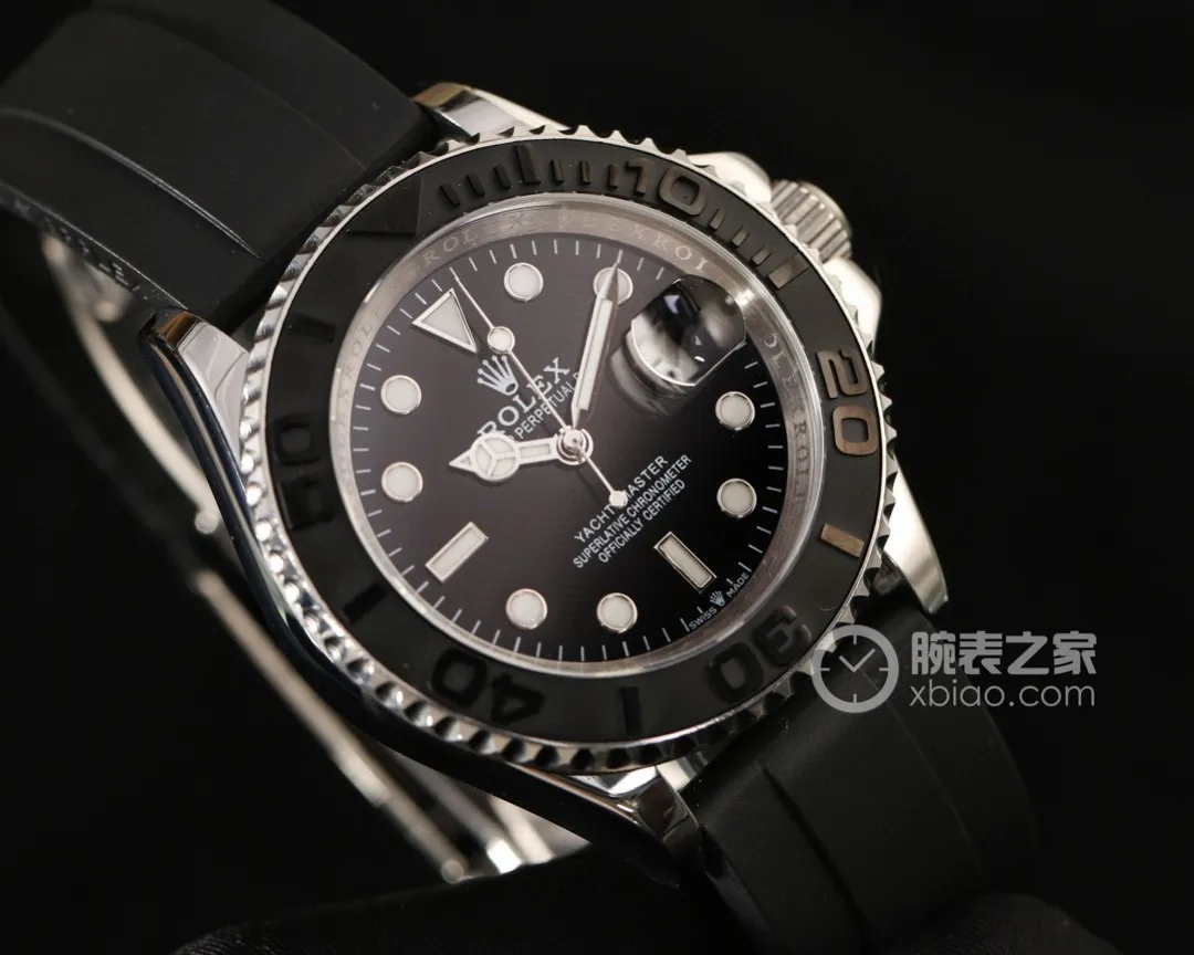 [High-end replica] 💰970 Rolex yacht series watch, top-grade 316L stainless steel case, 316 stainless steel strap, top-grade mineral crystal glass size: diameter 40mm, thickness 12mm, equipped with imported Citizen 8215 automatic mechanical movement, which dilutes some male masculinity and adds fashionable, noble, unhurried and calm charm. In particular, this watch is the first time that the Yacht-Master series is paired with a black dial. Like white, it is a very good base color. It can not only clearly highlight other colors, but also give the watch stability. The dial is inlaid with three-dimensional square blocks as time scales. The rose gold hands are faceted and coated with luminous material, which is warm and three-dimensional. Not to mention, it is very clear and easy to read. This watch has a diameter of 40 mm, a rotating outer ring, a black matte ceramic bezel, and brightly polished three-dimensional numerals. It not only fits comfortably on the wrist, but is also very stable when worn. Automatic mechanical anti-scratch mirror ceramic ring💥