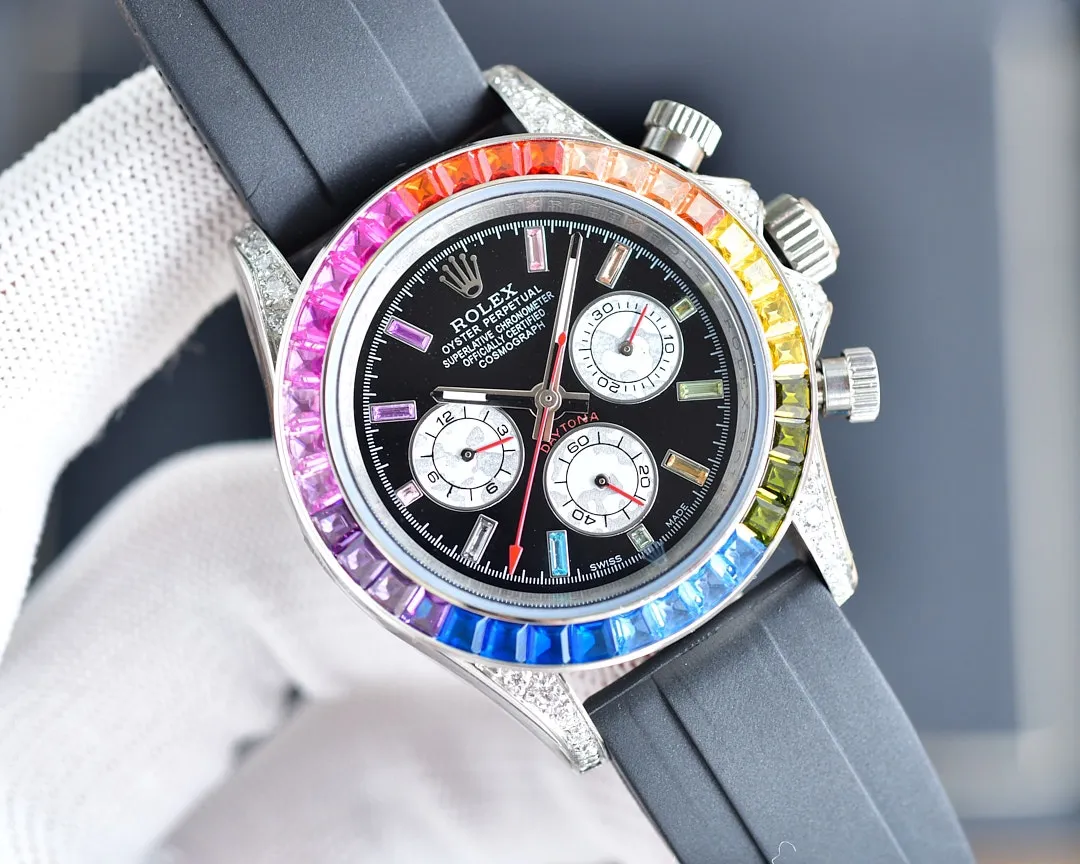 【High-end replica】💰1520! The Rolex-Rainbow Daytona inlay is optimized according to the 36 gemstones with the most coordinated color gradient transition from the original factory. The height and angle are consistent, and the refraction effect is beautiful. Each chronograph counter literally refracts due to different light, and the color is bright and bright. It is equipped with a fully automatic mechanical movement, a 316 stainless steel solid three-bead easy-adjustable strap, a mineral super mirror, 40mm✖️13 polished and exquisitely polished!