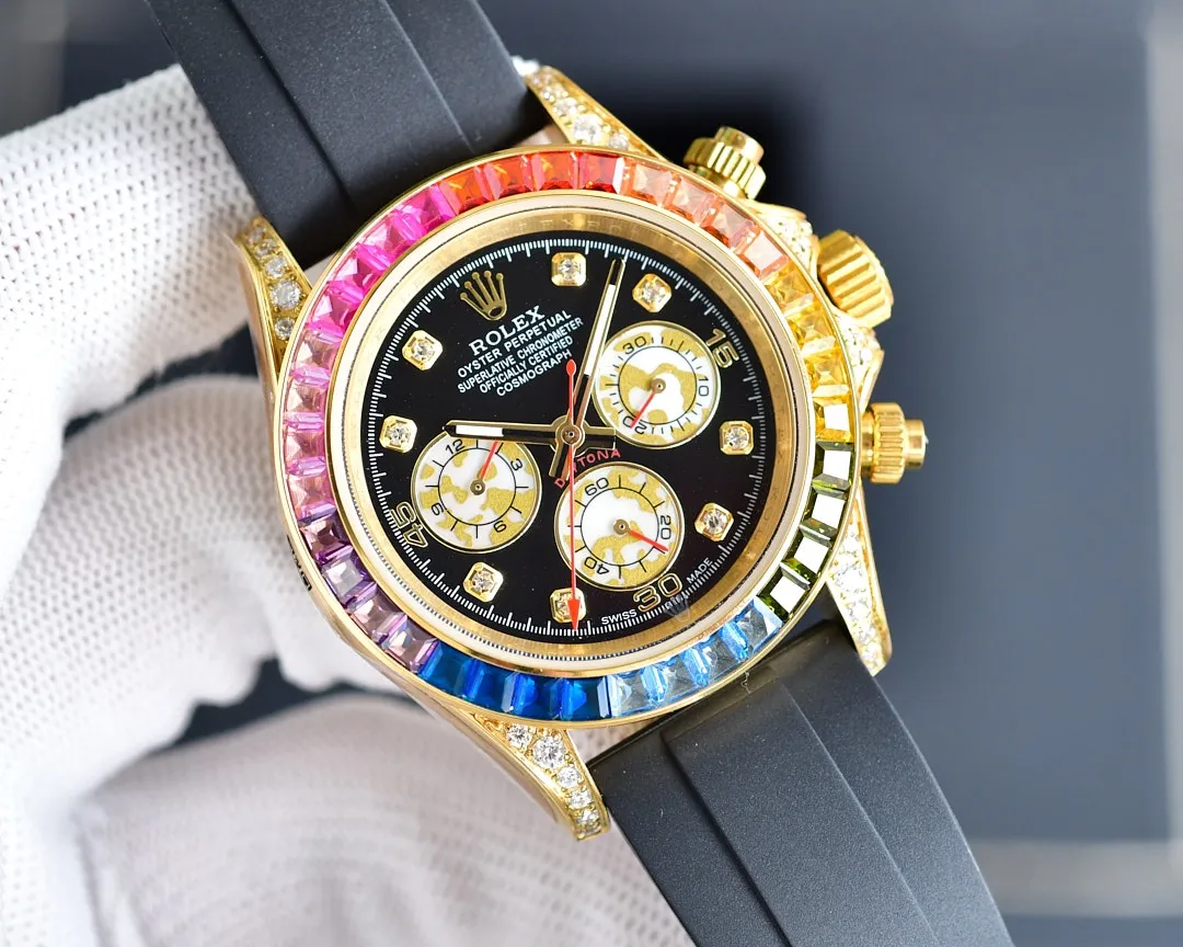 【High-end replica】💰1520! The Rolex-Rainbow Daytona inlay is optimized according to the 36 gemstones with the most coordinated color gradient transition from the original factory. The height and angle are consistent, and the refraction effect is beautiful. Each chronograph counter literally refracts due to different light, and the color is bright and bright. It is equipped with a fully automatic mechanical movement, a 316 stainless steel solid three-bead easy-adjustable strap, a mineral super mirror, 40mm✖️13 polished and exquisitely polished!