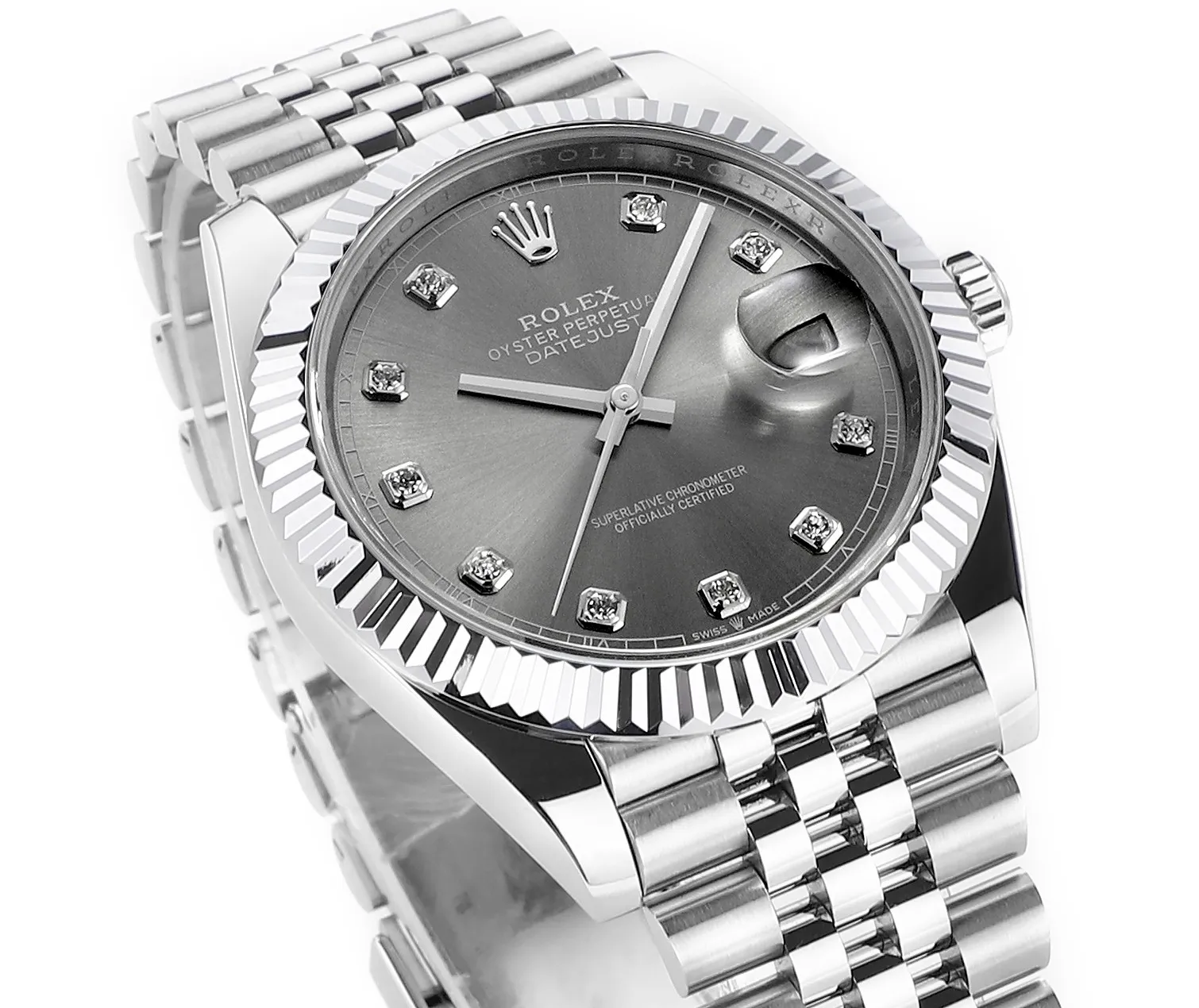 【High-end replica】💰1160! 【Customized all-in-one machine】💰1720! [Top replica] Private chat! ! ! The Rolex Datejust 41mm series creates a classic watch model. 1: The movement adopts Swiss 3235 movement. 2: In terms of material, the overall material is made of 904 steel. The curvature of the side of the case is polished in place, and the thickness of the side is consistent with the original. 3: Classic dog tooth collar. The platinum (electroplated) ring presents a radiant light effect that is extremely close to the original version, and the triangular pit pattern is clean and neat. 4: The watch mirror is made of real sapphire mirror, which increases the transparency of the watch. At the same time, it has been treated with anti-glare technology, making it very convenient to read watch data and has high hardness. 5: The only synchronous original thickness in the market is 11.5mm. This picture was taken in top reproduction quality!