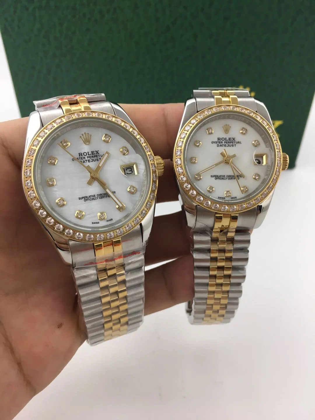 【Foreign Trade Import】💰1240 each! Watches for Couples✨Rolex shell-faced diamond fully automatic mechanical couple's casual fashion watch. The stainless steel case and strap are light and sturdy, highlighting the texture. The diamond-set dial is unique and dazzling. Additional calendar display function, convenient and elegant.