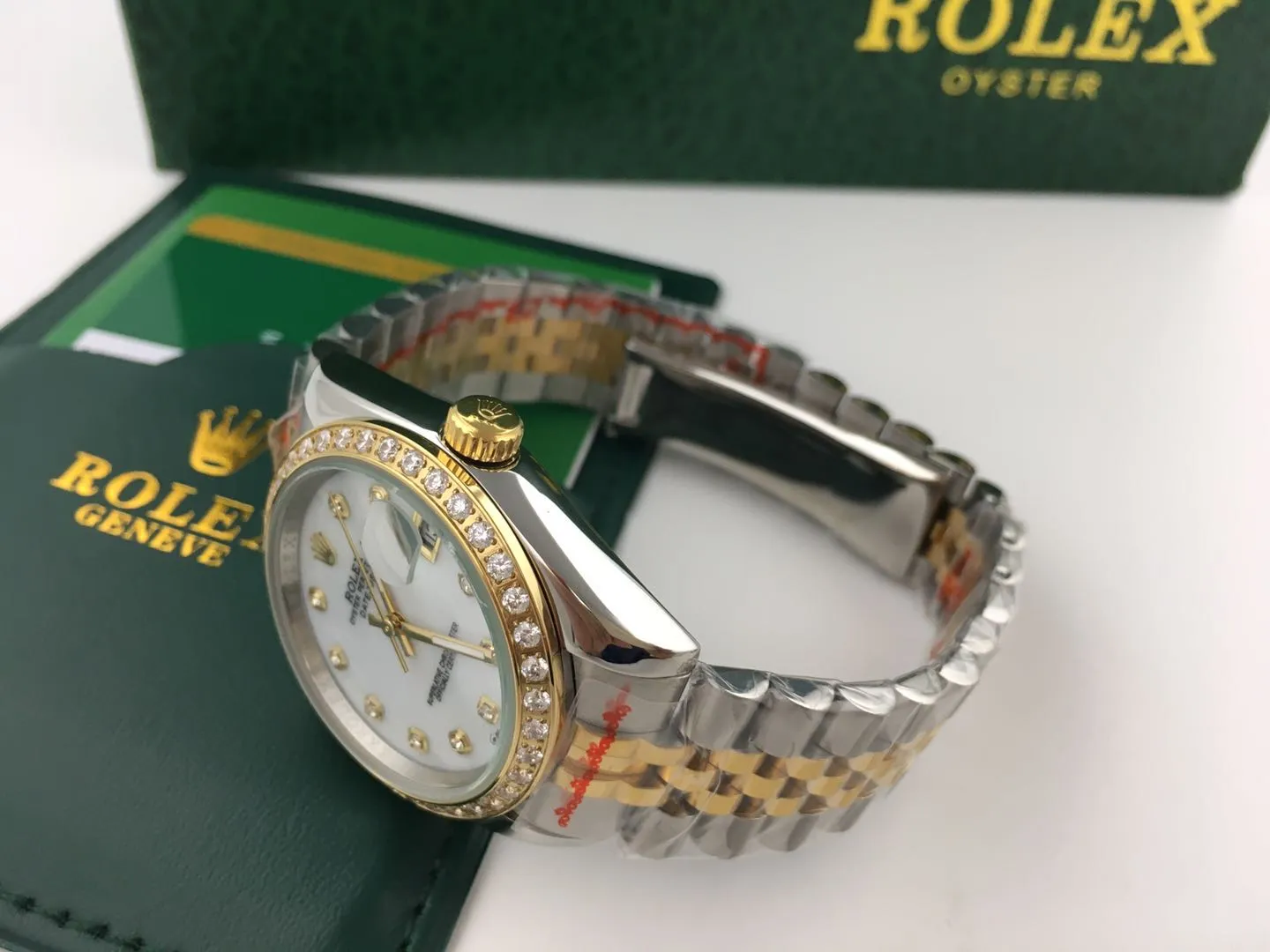 【Foreign Trade Import】💰1240 each! Watches for Couples✨Rolex shell-faced diamond fully automatic mechanical couple's casual fashion watch. The stainless steel case and strap are light and sturdy, highlighting the texture. The diamond-set dial is unique and dazzling. Additional calendar display function, convenient and elegant.