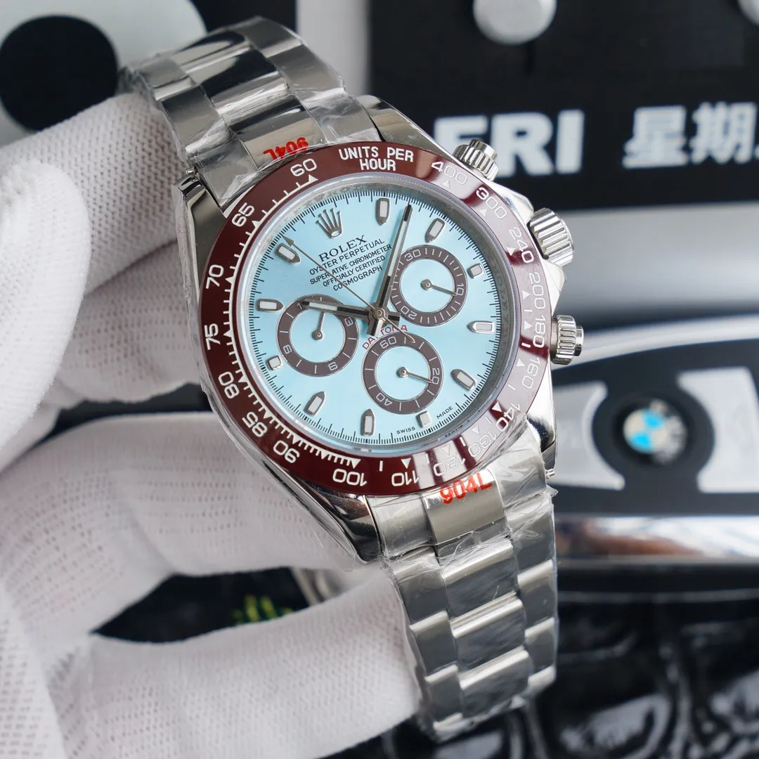 【High-end replica】💰1160! 【Top Replica】💰Private chat! Rolex Daytona exclusive quality 904 version top replica version: ROLEX Rolex Daytona Yu! Daytona chronograph watch 904l stainless steel screw-in crown and button adopts 4130 automatic mechanical chronograph running seconds movement, efficient, accurate and stable. Table diameter 40mm, thickness 12.2mm, gray and white goldi, full rose goldi, goldi, green goldi, steel Di, Shawn Yue's same model, ice blue Di, panda Di. The real pictures are top replicas!