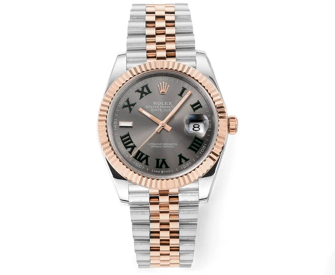 【High-end replica】💰1240! 【Customized all-in-one machine】💰1900! [Top replica] Private chat! ! ! The Rolex Datejust 41mm series creates a classic watch model. 1: The movement adopts Swiss 3235 movement. 2: In terms of material, the overall material is made of 904 steel. The curvature of the side of the case is polished in place, and the thickness of the side is consistent with the original. 3: Classic dog tooth collar. The platinum (electroplated) ring presents a radiant light effect that is extremely close to the original version, and the triangular pit pattern is clean and neat. 4: The watch mirror is made of real sapphire mirror, which increases the transparency of the watch. At the same time, it has been treated with anti-glare technology, making it very convenient to read watch data and has high hardness. 5: The only synchronous original thickness in the market is 11.5mm. This picture was taken in top reproduction quality!