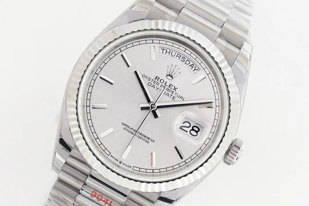 【High-end replica】💰1300! 【Customized all-in-one machine】💰1900! 【Top Replica】💰Private chat! EW Rolex Day-Date 36 Series 1⃣️With 3255 movement, the quality is stable and reliable; 2⃣️The thickness is 12mm consistent with the original: the diameter of the watch is 36mm; [Correction of other versions on the market, the size and thickness of other versions are wrong, fake at first glance] 3⃣️The dial is equipped with 18ct gold, inlaid with diamonds, and square diamonds at 6 and 9 o'clock; 4⃣️ One-piece middle case, screw-in bottom cover and winding crown; 5⃣️Top-grade workmanship, each strap fits perfectly with the lugs, giving the highest comfort to the wrist; Every extreme detail is the sincerity of the EW factory's ingenious development! ! This picture was taken as a top-notch replica!