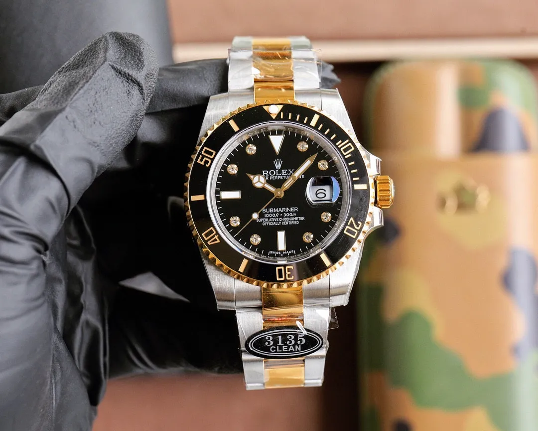 【High-end replica】💰1160! 【Customized all-in-one machine】💰1720! 【Top replica】💰3300! Factory C 3135 integrated movement Rolex Submariner super high-quality replica. The wonderful details of the entire watch are as follows: 1. The entire watch is made of 904L fine steel! The case and strap are reproduced 1:1, and the details are perfectly restored to the original! 2. Use 7 ultra-high-cost original genuine substitute surfaces! The high-precision pot-lid-shaped dial is paired with original Swiss luminous combination nails and hands! 3. Use Swiss 3135 integrated movement! The appearance parts of the movement are consistent with the original ones! Accurate travel time and powerful kinetic energy! The calendar printing is excellent! Take your pick! This picture was taken as a top-notch replica!