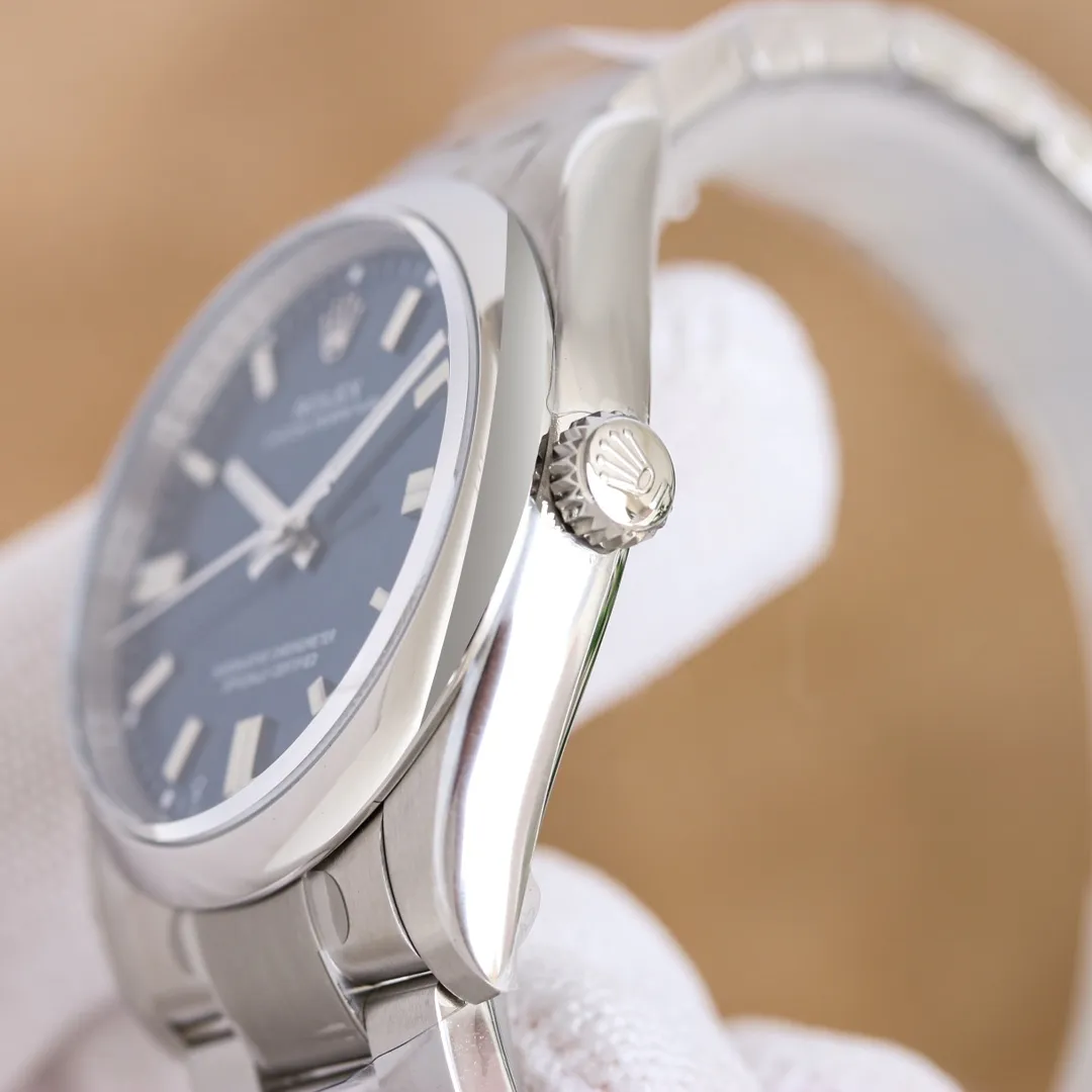 【High-end replica】💰1240! Customized all-in-one machine 💰1720! Rolex Color Oyster Perpetual‼ ️ We always adhere to high quality and ultra-high cost performance [strong][strong][strong] to benefit our cousins! You can choose between 36mm and 41mm. It adopts 2824 movement with stable running time. There is no color difference between the lettering and the original. The nails are precision polished. The raw material imported from Switzerland is ice sapphire blue with luminous effect. The lettering is the top printing technology in the industry. The super three-dimensional pointer is consistent with the original without burrs. The buckle feels the same as the original! All details are complete, the owner strongly recommends [strong][strong][strong]