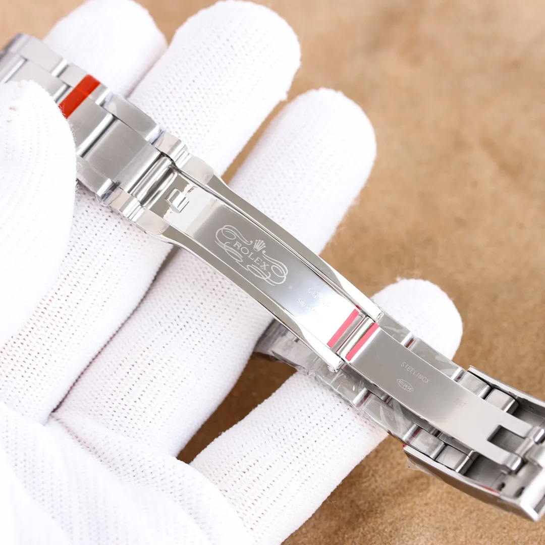 【High-end replica】💰1240! Customized all-in-one machine 💰1720! Rolex Color Oyster Perpetual‼ ️ We always adhere to high quality and ultra-high cost performance [strong][strong][strong] to benefit our cousins! You can choose between 36mm and 41mm. It adopts 2824 movement with stable running time. There is no color difference between the lettering and the original. The nails are precision polished. The raw material imported from Switzerland is ice sapphire blue with luminous effect. The lettering is the top printing technology in the industry. The super three-dimensional pointer is consistent with the original without burrs. The buckle feels the same as the original! All details are complete, the owner strongly recommends [strong][strong][strong]
