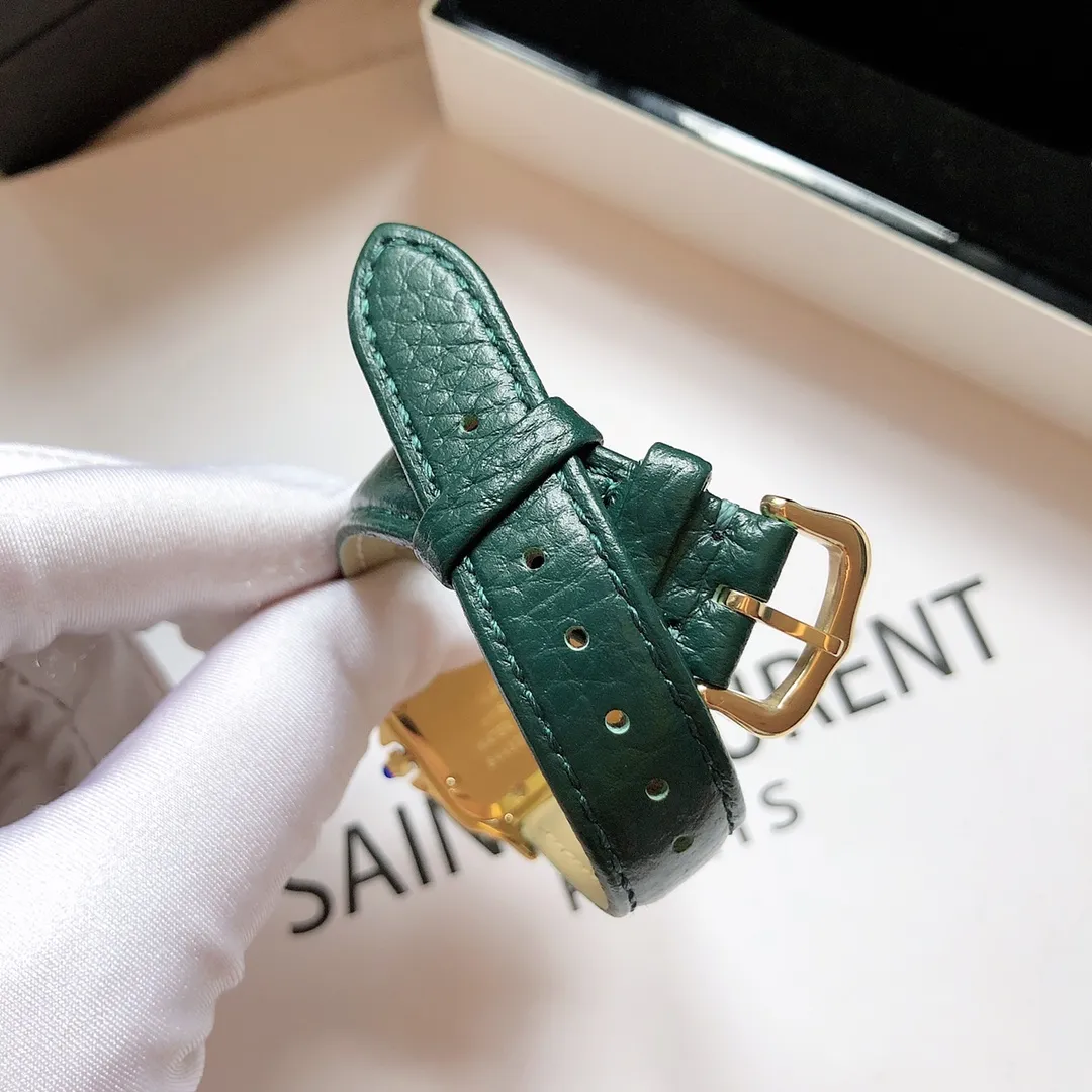 【Foreign trade import】💰1120! Cartier Panthère de Cartier cheetah watch, gorgeous and unruly, is the aesthetic style conveyed by Panthère de Cartier cheetah. Its lines are smooth, charming, soft and docile on the wrist, as if dancing on the skin. The unique shape highlights a mature, elegant, confident and attractive female image. The case is one-piece, 27mm medium size, equipped with original Swiss quartz movement, 316L stainless steel case, crown set with a synthetic blue spinel, silver-plated dial, sword-shaped blue steel hands