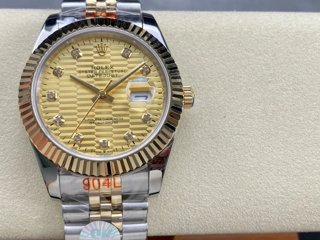 【High-end replica】💰1240! Rolex Single Calendar Datejust Series 41mm [Diameter] 41mm [Movement] Equipped with imported fully automatic mechanical movement [Ring] Rolex RingCommand triangular pit pattern / aperture [Mirror] Scratch-resistant sapphire glass mirror [Material] Imported 316L stainless steel case [Strap] Stainless steel (Oystersteel) optional three-bead/five-bead chain strap [Buckle] Original buckle Super high quality, more beautiful in kind, market exclusive! Classic men's casual watch, the standard accessory for successful men, allowing you to wear it once and for all!