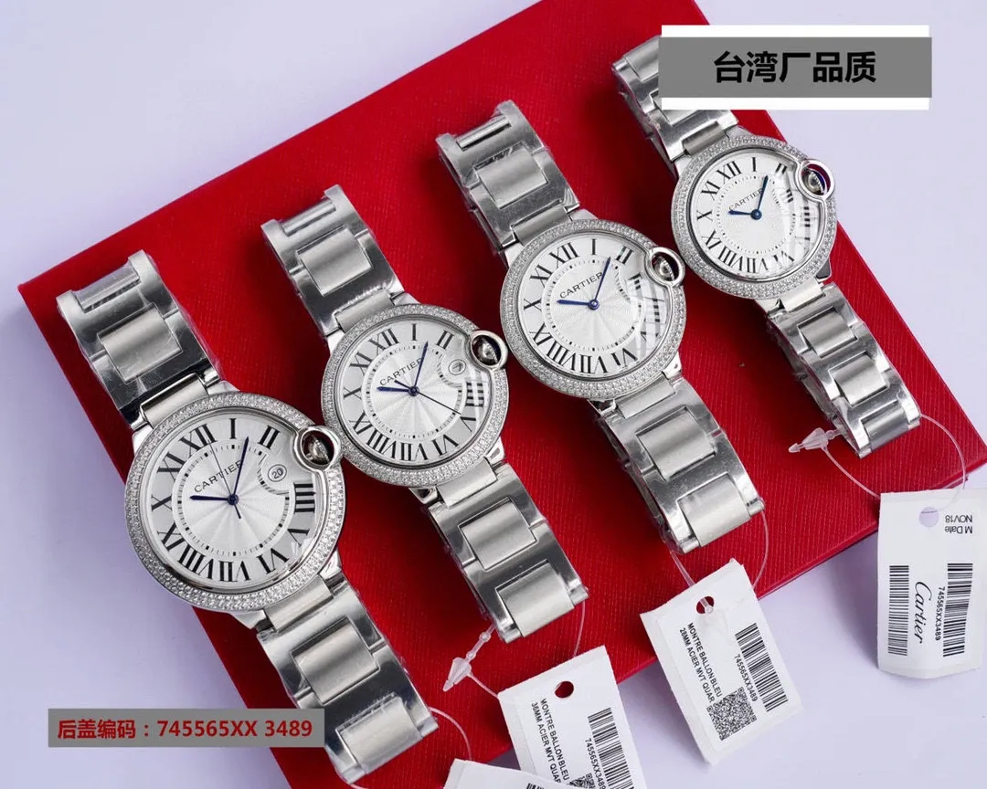 Taiwan factory blue balloon V12 version, 28-42 size combination picture, look for the bottom cover code 745565xx3489), this series of watches is famous for its delicate style and elegant style in the Cartier watchmaking industry. Of course, this watch must have such characteristics. The color of the stainless steel case makes the watch as light as a balloon, and the blue crown seems to have disobediently deviated from the original planned trajectory, like a playful couple. The Roman numerals on the dial look retro and deep, decorated with guilloche patterns and sword-shaped hands. The entire watch gives people a delicate and considerate feel. Isn’t this what couples need? Built-in: Japan's Citizen fully automatic machine, also with Swiss quartz, water drop (fish eye bubble) sapphire glass mirror, highly waterproof, burnt steel blue pointer color, curvature shape of the crown