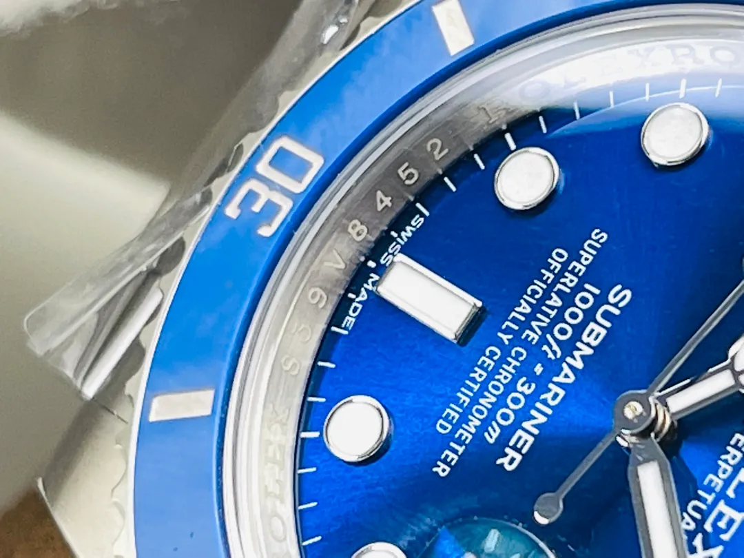 [VS Factory2022 inherits the past and connects the future with the upgraded version of V2, creating a new era of water ghosts] One watch, one card and one code, filling the gap in the market. The most cost-effective Rolex Submariner 40MM watch is shockingly released! [Technical Advantages] 1⃣️The diameter is 40MM. The water ghost is equipped with a genuine substitute clean ring. The green ghost is emerald green and translucent, and the black ghost is as deep as ink. 2⃣️The literal radial pattern has a delicate gloss, the green color is consistent with the original product, almost zero color difference, the luminous filling is full, and the brightness is long-lasting. 3⃣️904 consumable steel is used to create a hard watch body, which is polished with craftsmanship from the inside to the outside. The case size data is perfectly restored and can be interchanged with genuine products. 4⃣️The strap is smooth and made of the same 904L. The details of the strap and buckle are chamfered and polished. It feels soft and comfortable and the operation is effortless. 5⃣️New generation 3135 movement, real KIF shock absorber, more reliable and stable. 6⃣️The waterproof performance is comparable to the genuine product - the screw-in outer ring, bottom cover and winding crown system, combined with the middle case, perfectly demonstrate the waterproof performance of the consumable watch case. VS has improved many shortcomings of past submariners, and also given a higher cost performance, benefiting the majority of watch lovers. VS Factory2022’s ingenious masterpiece welcomes all watch friends to taste it!