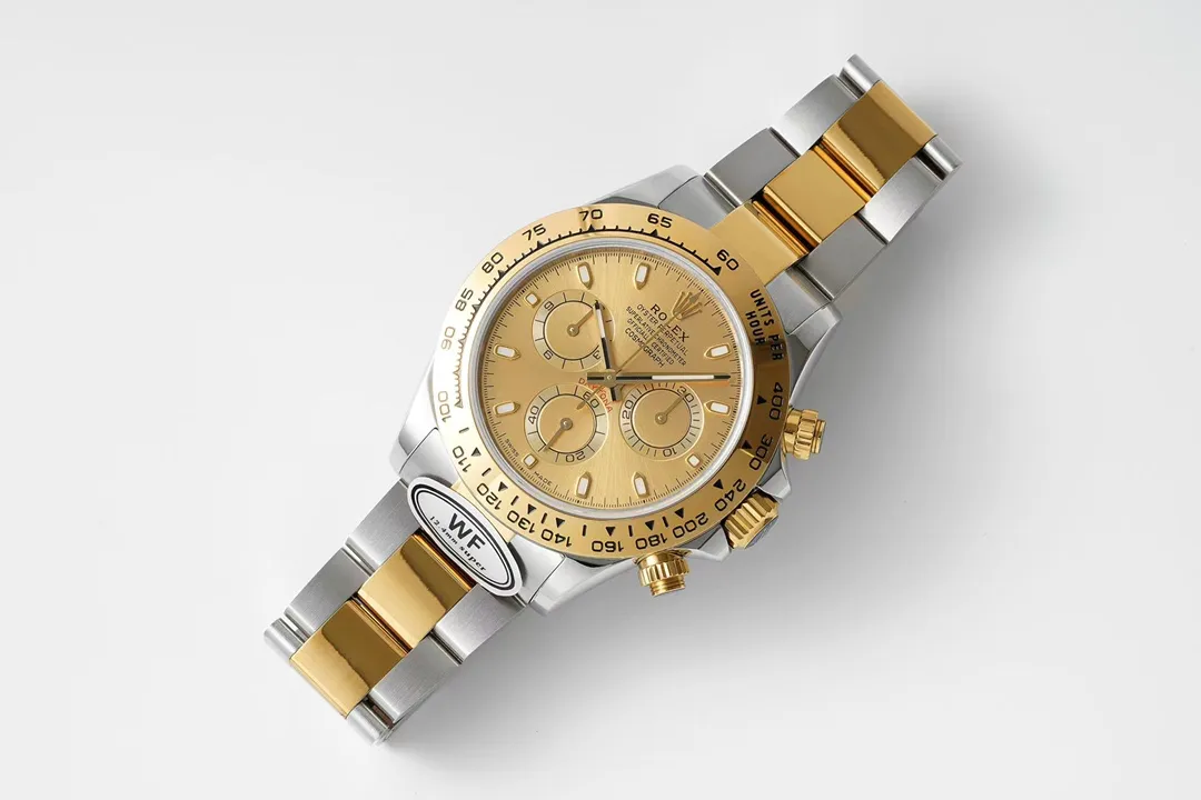 【Top replica】💰4500! Rolex Daytona is coming! A one-to-one replica of the original! All dials are carefully crafted and developed based on original genuine dials as templates! 904L fine steel 1:1 genuine replica manufacturing! Ultra-high precision polishing and detail processing! The bevel edge of the glass has the correct curvature, high transparency and good texture! The white steel scale ring and ceramic ring are oil-filled and electroplated with exquisite effects! Each one is literally an original genuine substitute dial! Unmatched by high imitations on the market! It is a special dial for k gold replica watches! The original luminous nails and hands have been successfully reproduced! Case and strap details! They are all authentic products! Different styles, different shell shapes, different connections! Every detail is in place! Make sure every style is correct! It is the only one on the market that truly does it with care!