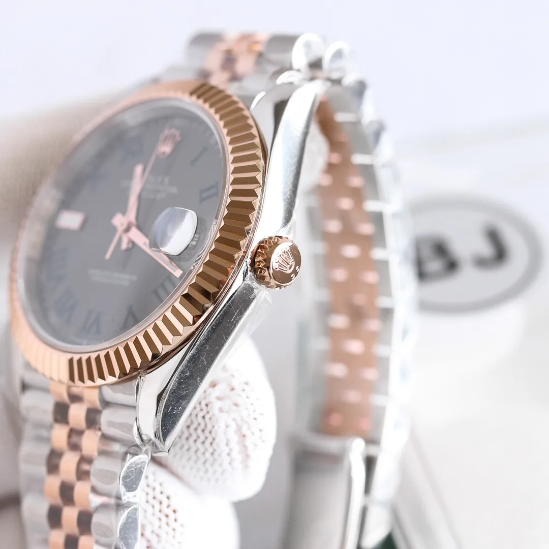 【High-end replica】💰1160! 【Top Replica】💰Private chat! The Rolex Diary series continues to improve the replica effect, and the ROLEX research spirit of continuous improvement in gold, rose, and stainless steel, especially the industry recognition of the five artifacts, has been an upward trend in sales! [Size] Diameter 41mm [Mirror] Scratch-resistant sapphire mirror, anti-reflective convex magnifying calendar window [Case] ​​316L stainless steel, the crown is the same as the counter! [Movement] 3235 automatic mechanical movement, ensuring the stability of the movement! [Watch Strap] Oyster-style three-piece and five-piece watch straps, folding buckle, as easy to buckle as at the counter, and the details of the buckle are also well engraved! This picture was taken as a top-notch replica!