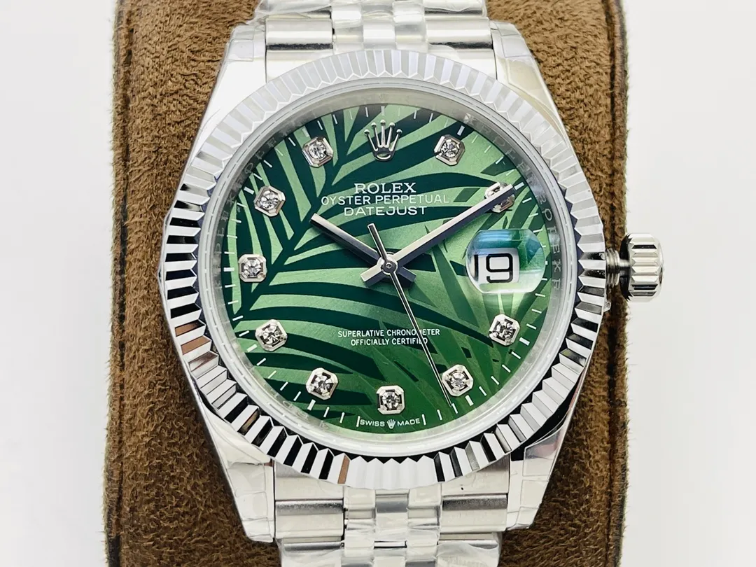 [VR Factory2022 latest masterpiece] Rolex’s latest Datejust series mechanical watch! 1⃣️[Size] Diameter 41MM, thickness 12MM! 2⃣️[Movement] Equipped with 2836 movement, strict debugging ensures accurate travel time, stable performance, and zero repairs! 3⃣️【Dial text】Using top-grade Swarovski diamonds and hand-inlaid craftsmanship, it is designed with the concept of excellence! 4⃣️[Case Buckle] The 904L stainless steel case is made of the same material as the original version and paired with a 904L stainless steel strap/original safety buckle! 5⃣��The watch strap is made of 904L Oyster steel.  6⃣️The side of the watch case is consistent with the original version and adds a QR code to prevent counterfeiting! 7⃣️【Mirror】Scratch-resistant sapphire crystal, anti-reflective convex magnifying calendar window, pure waterjet cutting! VR Factory is the same on the outside as it is original! Welcome friends from all walks of life to taste it!