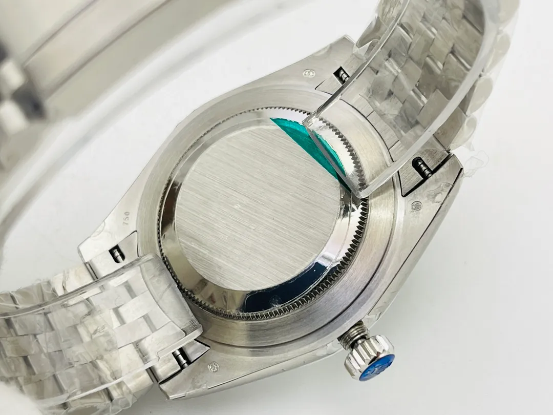 [VR Factory2022 latest masterpiece] Rolex’s latest Datejust series mechanical watch! 1⃣️[Size] Diameter 41MM, thickness 12MM! 2⃣️[Movement] Equipped with 2836 movement, strict debugging ensures accurate travel time, stable performance, and zero repairs! 3⃣️【Dial text】Using top-grade Swarovski diamonds and hand-inlaid craftsmanship, it is designed with the concept of excellence! 4⃣️[Case Buckle] The 904L stainless steel case is made of the same material as the original version and paired with a 904L stainless steel strap/original safety buckle! 5⃣��The watch strap is made of 904L Oyster steel.  6⃣️The side of the watch case is consistent with the original version and adds a QR code to prevent counterfeiting! 7⃣️【Mirror】Scratch-resistant sapphire crystal, anti-reflective convex magnifying calendar window, pure waterjet cutting! VR Factory is the same on the outside as it is original! Welcome friends from all walks of life to taste it!