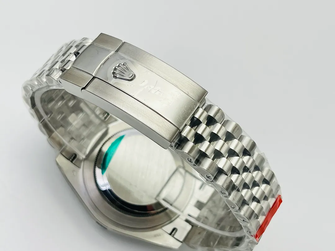 [VR Factory2022 latest masterpiece] Rolex’s latest Datejust series mechanical watch! 1⃣️[Size] Diameter 41MM, thickness 12MM! 2⃣️[Movement] Equipped with 2836 movement, strict debugging ensures accurate travel time, stable performance, and zero repairs! 3⃣️【Dial text】Using top-grade Swarovski diamonds and hand-inlaid craftsmanship, it is designed with the concept of excellence! 4⃣️[Case Buckle] The 904L stainless steel case is made of the same material as the original version and paired with a 904L stainless steel strap/original safety buckle! 5⃣��The watch strap is made of 904L Oyster steel.  6⃣️The side of the watch case is consistent with the original version and adds a QR code to prevent counterfeiting! 7⃣️【Mirror】Scratch-resistant sapphire crystal, anti-reflective convex magnifying calendar window, pure waterjet cutting! VR Factory is the same on the outside as it is original! Welcome friends from all walks of life to taste it!