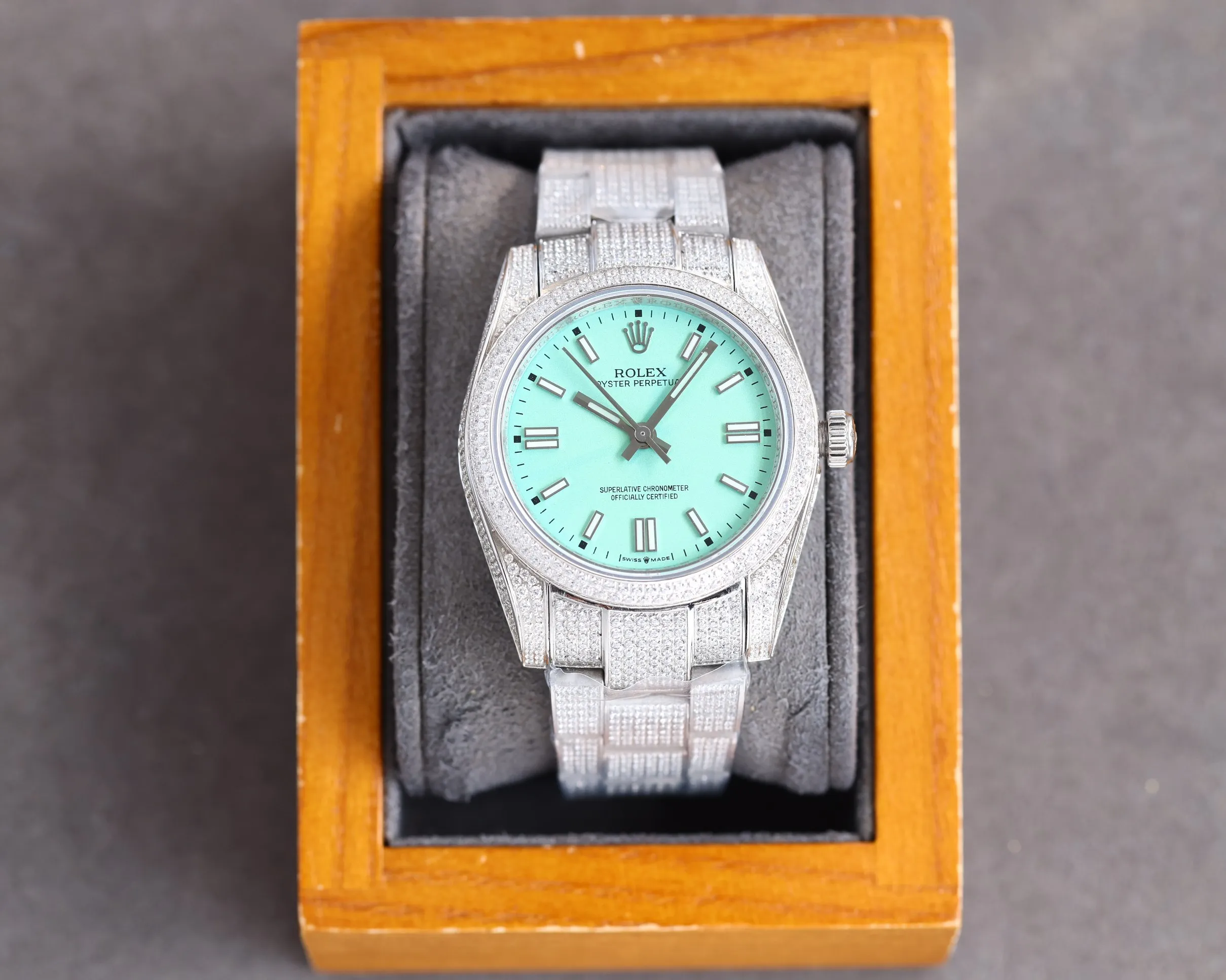【Top Replica】💰Private chat! High-definition real shots of Rolex women’s watches, full of diamonds for women! ! 36mm diameter! Using fully automatic movement! Rolex luxury 18k nanotechnology! 5 sets of original diamond straps! Carefully crafted with 2,300+ AAA zircons! Be sure that the inlay technology is not the ordinary diamond-laying technology on the market! ! Make the sparkling effect better under the light! Best for gift giving! Brand new with 5 sets of full-diamond steel straps, fully automatic imported mechanical Swiss movement, sapphire scratch-resistant glass mirror, 18k vacuum electroplating that will never fade, the best luxury recommendation for gift giving!