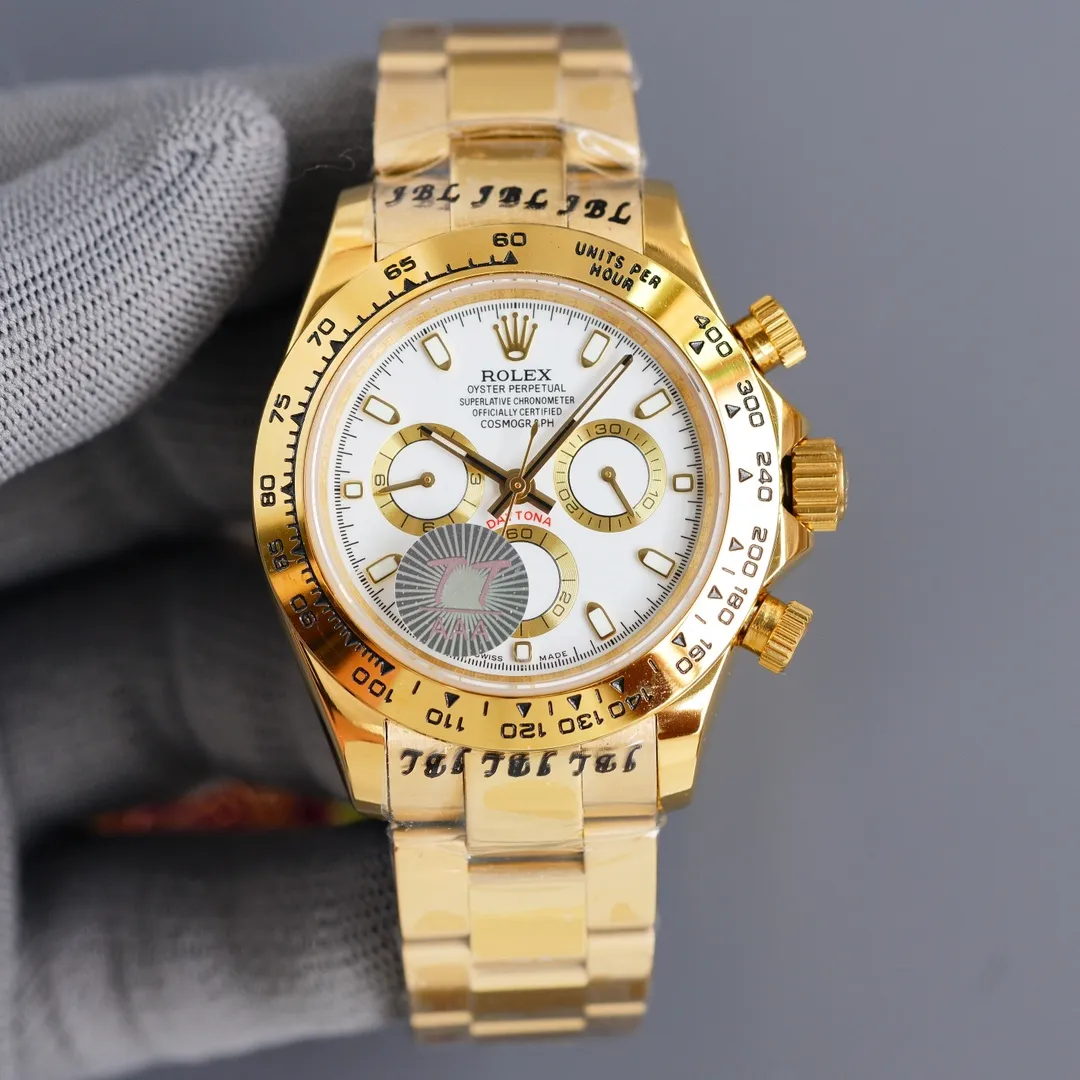 【Foreign trade import】💰2400! TT Factory August "Upgraded Version" 8⃣️🈷️Major Upgrade: The letter adopts the latest technology "self-priming" luminous technology. The brightness is twice that of the 2020 version. The color is corrected and the light is more durable. It is full of texture. Figure 5⃣️shown⚠️⚠️ Tt Factory deeply understands the customer's heart and creates high-quality, cost-effective watches with "craftsmanship". "Check every layer" and "lock tightly" just for you. Enjoy the charm on your wrist! ! ! [Rolex Cosmograph Daytona Series] [Movement] A customized three-eye enlarged version of the fully automatic mechanical movement is used to make the distance between the three function dials the same as the original. [Case] ​​40mmX13mm deep black ceramic solid outer ring with speed scale (real ceramic technology, non-scratchable, never fade, texture consistent with the original) [Dial] The function dial font and the dial logo are superimposed on the printing process, and there will be a slight bulge when viewed from the side. The background texture of the disk has been filtered and corrected countless times to ensure that it is 100% consistent with the original. The Rolex metal LOGO on it is separately molded, and it can be compared to the original in terms of three-dimensionality and roundness. The easy-to-read Chroma light luminous display is equipped with long-lasting luminous material. [Mirror] Flat sapphire crystal glass is scratch-resistant, and the effect will never be ghosted, consistent with the original product. ⚠️⚠️ (Six-digit Rolex’s unique anti-counterfeiting mark, small crown👑) [Buckle] Made of imported 316 steel and polished from 1:1 parts. The inner side is sanded and corroded by the Rolex steel seal. The external buckle safety ring is exactly the same as the original one. ⌚️⌚️ Produced by Tt factory, perfect in every detail.