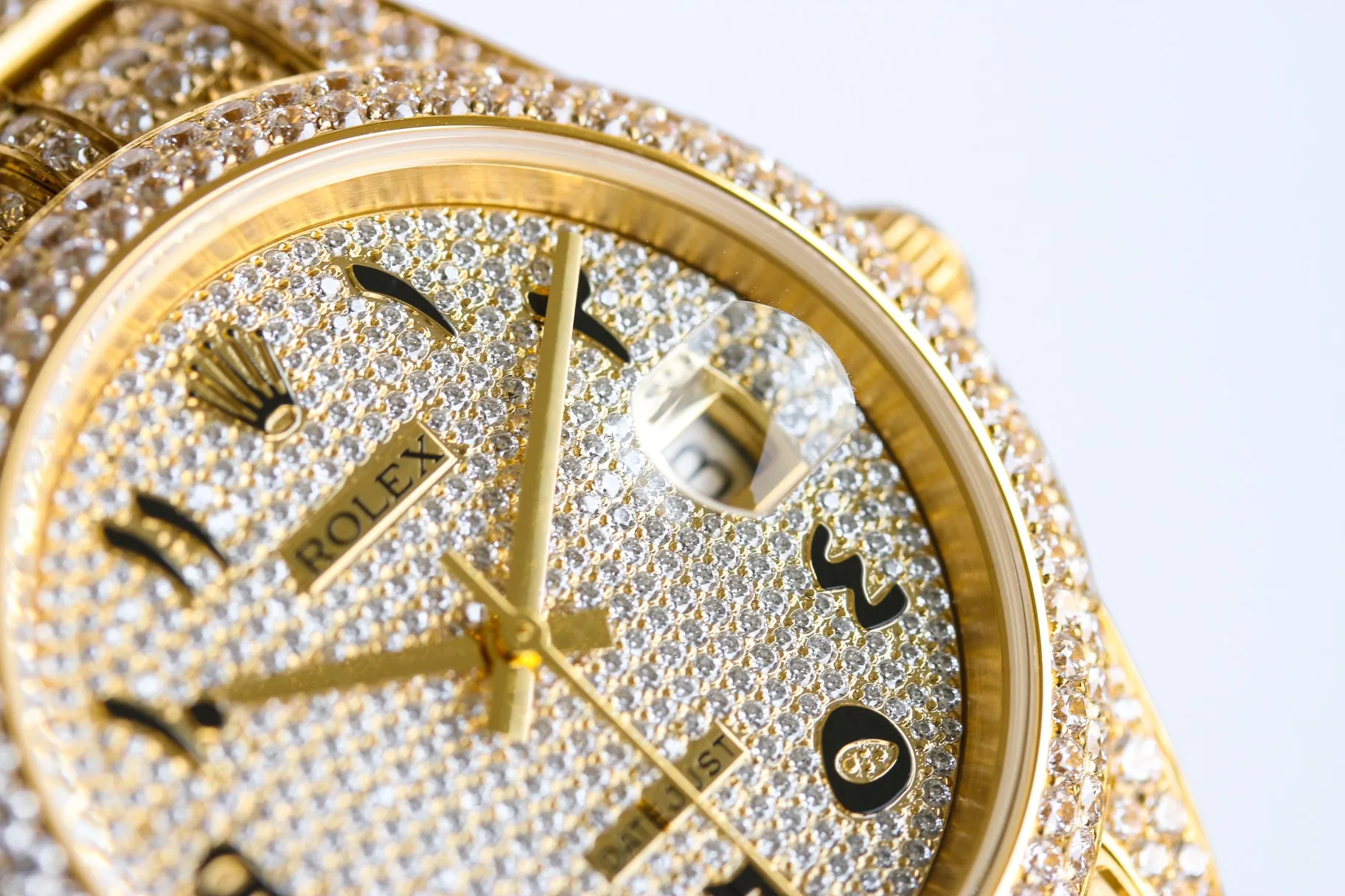 【Top Replica】💰Private chat! Rolex Diary Full Diamond Rich Edition Luxurious 18k Nano Technology! The entire shell and steel belt are inlaid with Swarovski crystal diamonds! (If diamonds fall out due to non-human factors within 5 years, they will be replenished free of charge), which makes the sparkling effect under the light even better! Brand new with 5 sets of full diamond steel belts! 41mm original size, using fully automatic imported mechanical 3255 movement, sapphire scratch-resistant glass mirror, 18k vacuum plating that will never fade, the best luxury recommendation for gift giving!