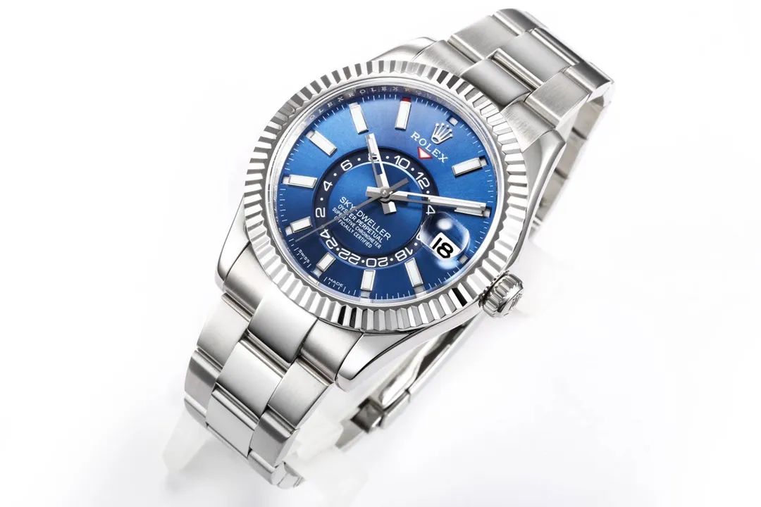 🌐Upgraded version of Rolex Sky-Dweller Skywalker! Wonderful details: [Case] ​​size is 42 mm, stable, reliable, graceful and generous! The bezel adopts the Rolex Ring Command triangular groove pattern, and the month function can be adjusted by rotating the outer ring! Scratch-resistant sapphire crystal, anti-reflective convex magnifying calendar window [Watch strap] Oyster steel! Three rows of links, Oyster discount with 5mm easy-adjustable link extension system [Dial] Radiant sun texture, scale 12 small window red dot month display [Movement] Equipped with fully automatic mechanical 9001 movement! [Function] Date display/month display/annual calendar display/dual time zone!