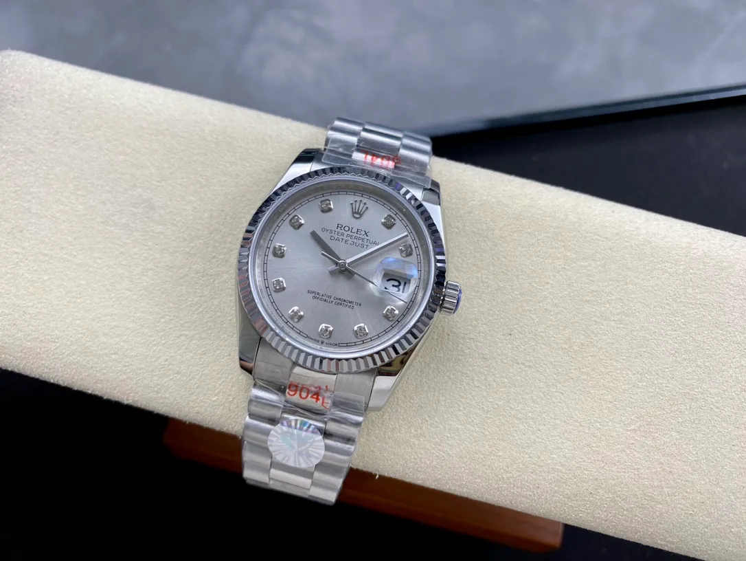 【High-end replica】💰1240! Rolex Single Calendar Datejust Series 36mm [Diameter] 36mm [Movement] Equipped with imported fully automatic mechanical movement [Ring] Rolex RingCommand triangular pit pattern / aperture [Mirror] Scratch-resistant sapphire glass mirror [Material] Imported 316L stainless steel case [Strap] Stainless steel (Oystersteel) optional three-bead/five-bead chain strap [Buckle] Original buckle Super high quality, more beautiful in kind, market exclusive! Classic casual watch, the standard equipment for successful people, allowing you to achieve success once and for all!