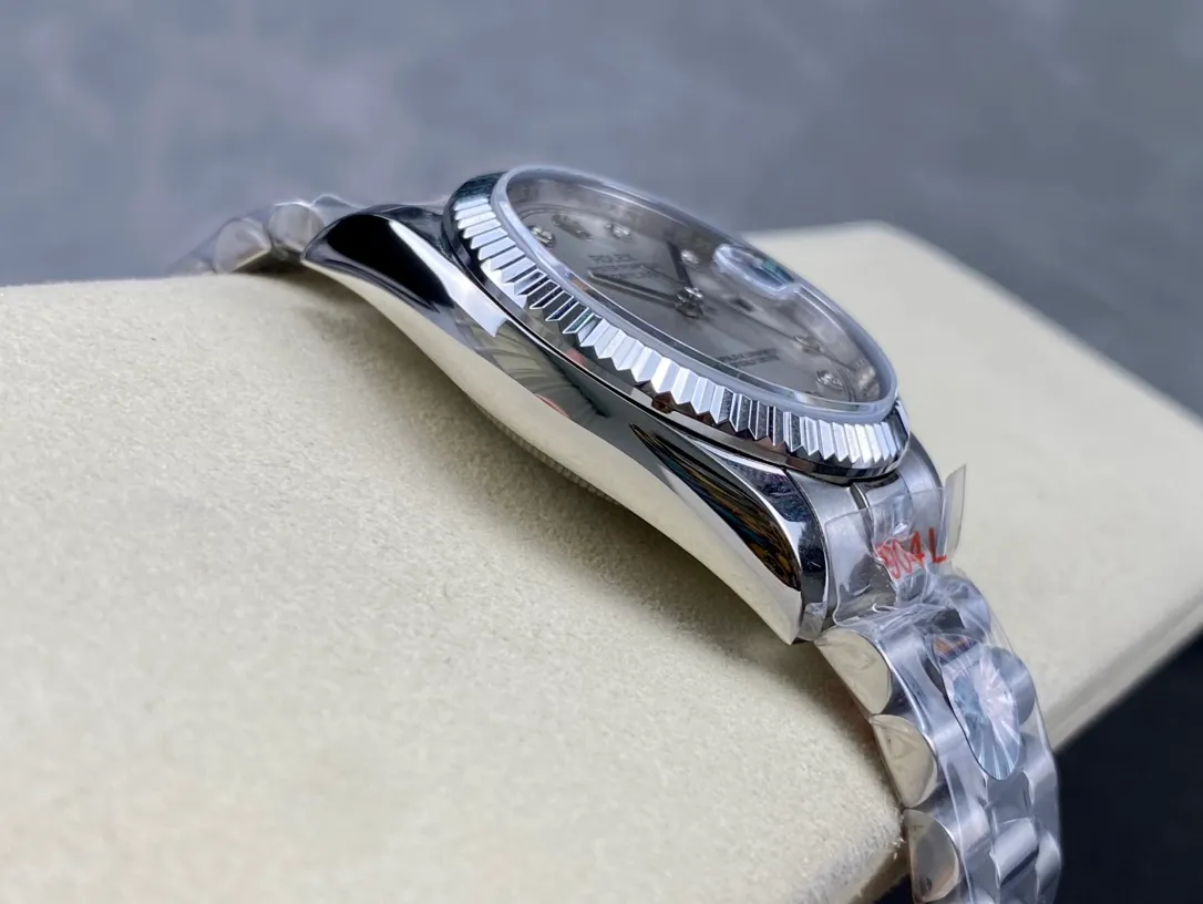 【High-end replica】💰1240! Rolex Single Calendar Datejust Series 36mm [Diameter] 36mm [Movement] Equipped with imported fully automatic mechanical movement [Ring] Rolex RingCommand triangular pit pattern / aperture [Mirror] Scratch-resistant sapphire glass mirror [Material] Imported 316L stainless steel case [Strap] Stainless steel (Oystersteel) optional three-bead/five-bead chain strap [Buckle] Original buckle Super high quality, more beautiful in kind, market exclusive! Classic casual watch, the standard equipment for successful people, allowing you to achieve success once and for all!
