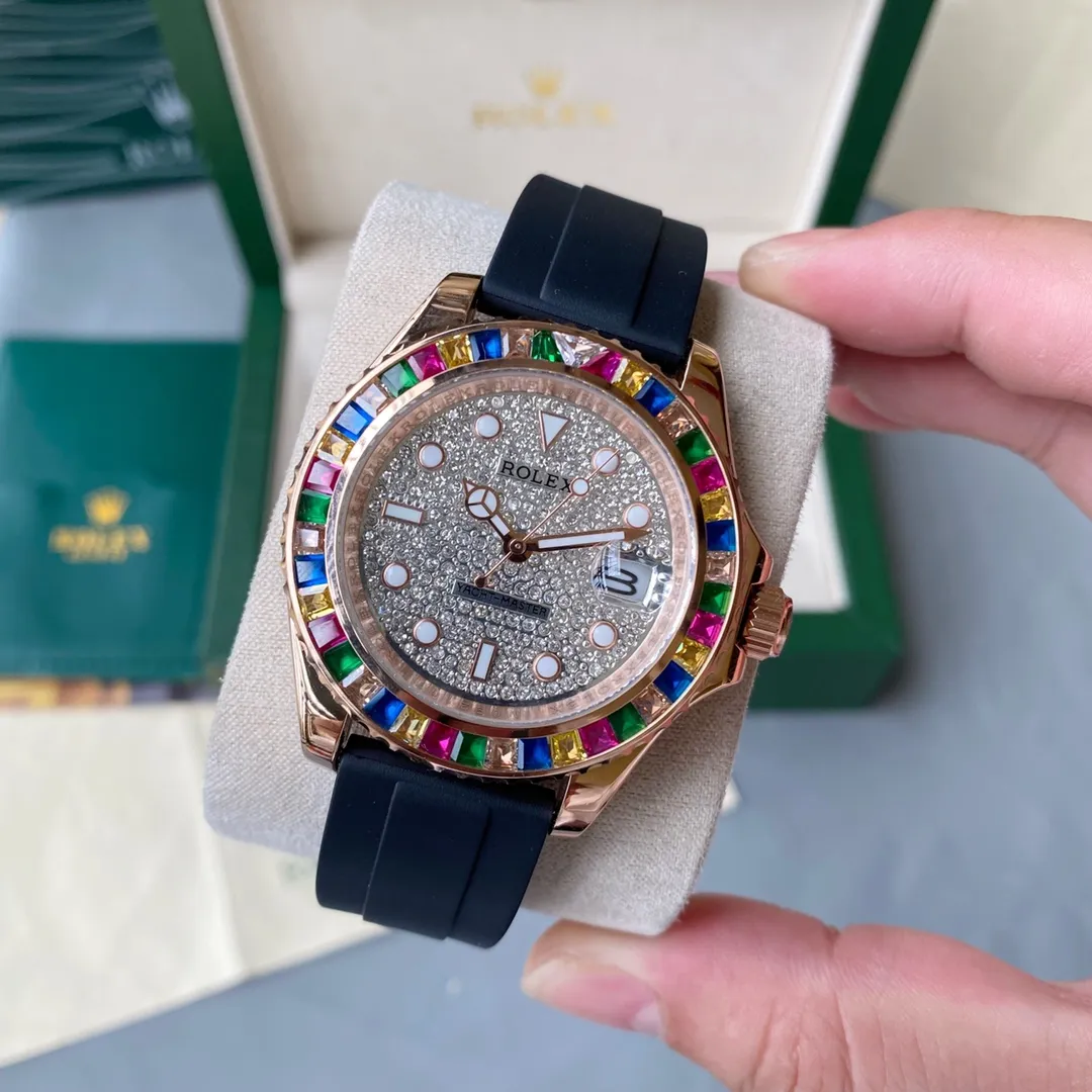 【Top replica】💰1920! The Rolex Candy ROLEX luxury limited edition watch, a yacht-master set with colored gemstones, pushes the limits aesthetically; the watch is like a dazzling rainbow! This is one of Rolex’s famous classic nautical series, and it is also a fine jewelry. On this watch, you can combine your love of jewelry and Swiss precision into one. The bottom cover is screwed and sealed by a special tool, and the winding crown is also an exquisite design. It is firmly screwed to the case, with a rotatable gem ring, a thickened sapphire mirror, a breathable and comfortable rubber strap, tough, soft and comfortable, and diamond-cut crystal-plated stones! Hard and shiny! Sapphire mirror, original buckle, diamond-encrusted, built-in fully automatic mechanical movement imported from Hong Kong🔥The top products are constantly produced🔥