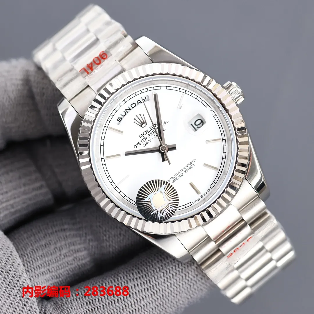 【High-end replica】💰1300! 【Customized all-in-one machine】💰1920! The new Rolex Weekly Diary, equipped with a new imported 9015 all-in-one mechanical movement 🔥Dual-calendar Weekly Diary Series Rolex (New Face) Series: Weekly Diary Series Movement: Imported from Japan, 100% pure new machine (9015 type) designed to have a service life of 10 years. Quality control: Every watch is strictly inspected and shipped after proofreading (buy with confidence) Case material: 316L stainless steel CNC engraving, ultra-precision, waterproof depth 100 meters (matching counter) Table diameter: 41MM Thickness 11MM Product grade: Super A Glass: wear-resistant sapphire crystal mirror, coated with multiple layers of anti-reflective coating Steel buckle: double folding safety clasp and push-type opening device (same as genuine) Strap: genuine 316L steel, polished and hand-assembled after cutting process, 360 degrees, no dead ends, 0 scratches, no scratch marks. The real thing is exquisite, heavy, sturdy and durable. The real thing is absolutely amazing when you get it. (The protective film is consistent with the original)