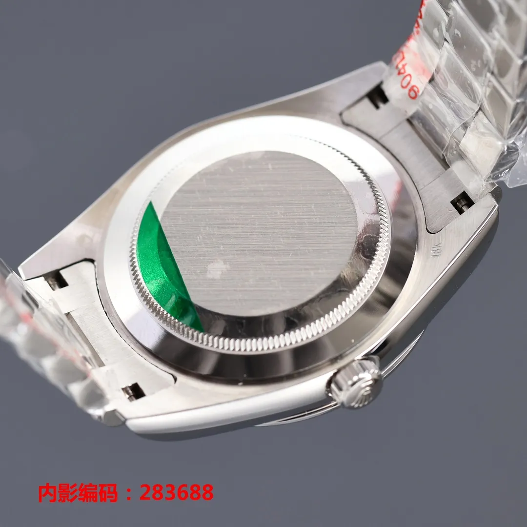 【High-end replica】💰1300! 【Customized all-in-one machine】💰1920! The new Rolex Weekly Diary, equipped with a new imported 9015 all-in-one mechanical movement 🔥Dual-calendar Weekly Diary Series Rolex (New Face) Series: Weekly Diary Series Movement: Imported from Japan, 100% pure new machine (9015 type) designed to have a service life of 10 years. Quality control: Every watch is strictly inspected and shipped after proofreading (buy with confidence) Case material: 316L stainless steel CNC engraving, ultra-precision, waterproof depth 100 meters (matching counter) Table diameter: 41MM Thickness 11MM Product grade: Super A Glass: wear-resistant sapphire crystal mirror, coated with multiple layers of anti-reflective coating Steel buckle: double folding safety clasp and push-type opening device (same as genuine) Strap: genuine 316L steel, polished and hand-assembled after cutting process, 360 degrees, no dead ends, 0 scratches, no scratch marks. The real thing is exquisite, heavy, sturdy and durable. The real thing is absolutely amazing when you get it. (The protective film is consistent with the original)