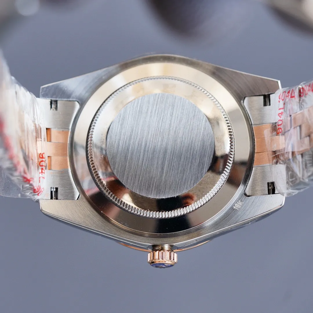 【Customized all-in-one machine】💰1920! Rolex Datejust series movement: 100% pure new machine imported from Japan (9015 all-in-one machine movement) designed to have a service life of 15 years. Quality control: Every watch is strictly inspected by QC staff and shipped after proofreading (buy with confidence) Case material: 316L stainless steel CNC engraving Ultra-precision Waterproof depth 150 meters (comparable to counters) Lettering: first use Original three-dimensional "diamond" nail lettering ⚠️⚠️ Figure 5⃣️ is the exclusive built-in details Exclusive packaging bag Please pay attention to the details ⚠️⚠️ Table diameter: 41MM Thickness 11MM Product grade: Super A Glass: wear-resistant sapphire mirror, coated with multiple layers of anti-reflective coating Steel buckle: double folding safety clasp and push-type opening device (consistent with genuine products) Strap: genuine 316L steel after cutting process, polished parts and then hand-assembled, 360 degrees, no dead ends, 0 scratches, no scratches. The real thing is exquisite, heavy, sturdy and durable. The real thing is absolutely amazing when you get it. (The protective film is consistent with the original one) Every watch⌚️ is shipped with unified packaging. Please ensure exclusive quality📷📷