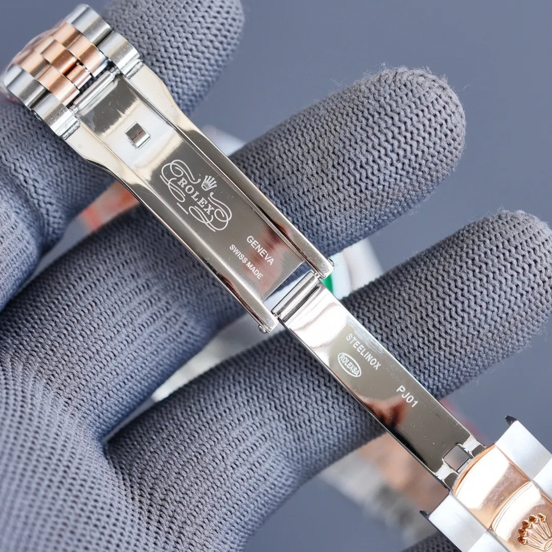 【Customized all-in-one machine】💰1920! Rolex Datejust series movement: 100% pure new machine imported from Japan (9015 all-in-one machine movement) designed to have a service life of 15 years. Quality control: Every watch is strictly inspected by QC staff and shipped after proofreading (buy with confidence) Case material: 316L stainless steel CNC engraving Ultra-precision Waterproof depth 150 meters (comparable to counters) Lettering: first use Original three-dimensional "diamond" nail lettering ⚠️⚠️ Figure 5⃣️ is the exclusive built-in details Exclusive packaging bag Please pay attention to the details ⚠️⚠️ Table diameter: 41MM Thickness 11MM Product grade: Super A Glass: wear-resistant sapphire mirror, coated with multiple layers of anti-reflective coating Steel buckle: double folding safety clasp and push-type opening device (consistent with genuine products) Strap: genuine 316L steel after cutting process, polished parts and then hand-assembled, 360 degrees, no dead ends, 0 scratches, no scratches. The real thing is exquisite, heavy, sturdy and durable. The real thing is absolutely amazing when you get it. (The protective film is consistent with the original one) Every watch⌚️ is shipped with unified packaging. Please ensure exclusive quality📷📷
