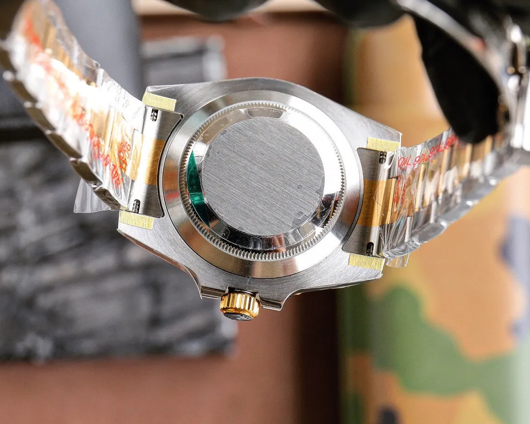 【High-end replica】💰1160! 【Customized all-in-one machine】💰1720! 【Top replica】💰3300! Factory C 3135 integrated movement Rolex Submariner super high-quality replica. The wonderful details of the entire watch are as follows: 1. The entire watch is made of 904L fine steel! The case and strap are reproduced 1:1, and the details are perfectly restored to the original! 2. Use 7 ultra-high-cost original genuine substitute surfaces! The high-precision pot-lid-shaped dial is paired with original Swiss luminous combination nails and hands! 3. Use Swiss 3135 integrated movement! The appearance parts of the movement are consistent with the original ones! Accurate travel time and powerful kinetic energy! The calendar printing is excellent! Take your pick! This picture was taken as a top-notch replica!