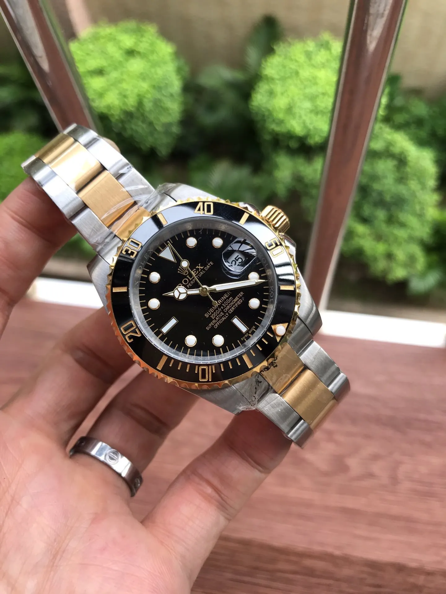 【Foreign trade import】💰850! Rolex 💯ROLEX 💥Submariner Submariner This is a play watch. It’s so cool. [Wit][Wit] Submariner model 116610LV green plate 68,100HK$ Hong Kong price 5626 movement 40mm. If nothing else, this stainless steel material cannot be imitated by market products. The Submariner is definitely the favorite of men and women who like to show their individuality. It looks good with girls. You can also control it as you like. Be a cool girl. Almost all celebrities and fashionistas must have one. The quality allows you to wear it in the counter without losing face. It is better than the products on the market. It can be used as a casual formal wear. Look for the exclusive real-shot details. Don’t say anything. If you like it, hurry up and take action immediately. 💥Please look for the TAAA1211 inside the shell.