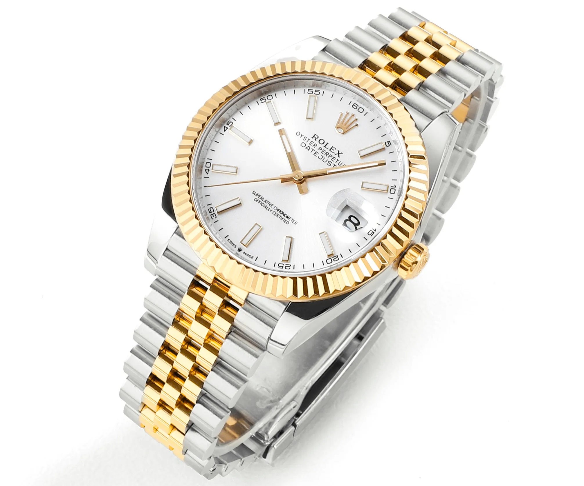 【High-end replica】💰1240! 【Customized all-in-one machine】💰1900! [Top replica] Private chat! ! ! The Rolex Datejust 41mm series creates a classic watch model. 1: The movement adopts Swiss 3235 movement. 2: In terms of material, the overall material is made of 904 steel. The curvature of the side of the case is polished in place, and the thickness of the side is consistent with the original. 3: Classic dog tooth collar. The platinum (electroplated) ring presents a radiant light effect that is extremely close to the original version, and the triangular pit pattern is clean and neat. 4: The watch mirror is made of real sapphire mirror, which increases the transparency of the watch. At the same time, it has been treated with anti-glare technology, making it very convenient to read watch data and has high hardness. 5: The only synchronous original thickness in the market is 11.5mm. This picture was taken in top reproduction quality!