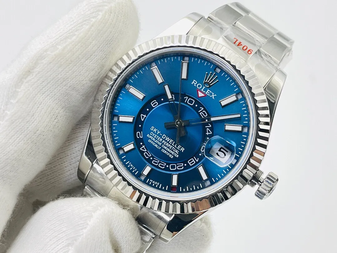 【Top replica】💰4500! Rolex Sky-Dweller Skywalker! Wonderful details: [Case] ​​size is 42 mm, stable, reliable, graceful and generous! The bezel adopts the Rolex Ring Command triangular groove pattern, and the month function can be adjusted by rotating the outer ring! Scratch-resistant sapphire crystal, anti-reflective convex magnifying calendar window [Watch strap] Oyster steel! Three rows of links, Oyster discount with 5mm easy-adjustable link extension system [Dial] Radiant sun texture, scale 12 small window red dot month display [Movement] Equipped with fully automatic Swiss 9001 movement! [Function] Date display/month display/annual calendar display/dual time zone! Factory's ingenuity is worth owning!