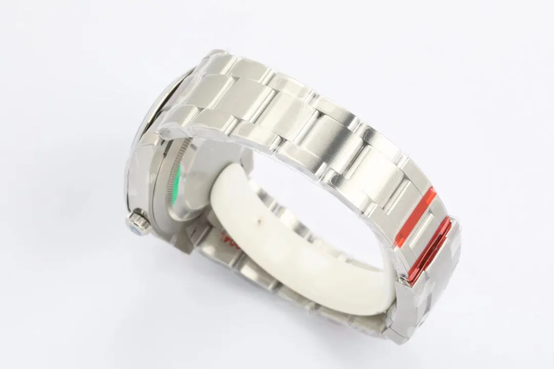 【High-end replica】💰1240! 【Customized all-in-one machine】💰1720! Rolex Oyster Perpetual 41mm men’s brand new upgrade! The colors are complete, and the official website has matching colors❤️! It is equipped with a brand new imported 9015 all-in-one mechanical movement, which has stable running time. The mirror is made of double-layer sapphire mirror, which is more wear-resistant and scratch-resistant. It is waterproof to a depth of 100 meters and can swim🏊. Buy with confidence! 😘