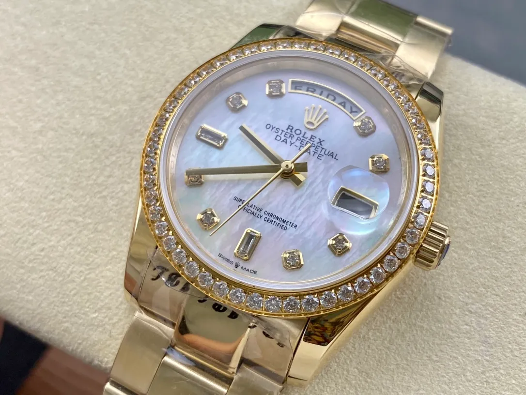 【High-end replica】💰1300! Rolex Dual Calendar Day Date Series 36mm [Diameter] 36mm [Movement] Equipped with imported fully automatic mechanical movement [Ring] Rolex RingCommand triangular pit pattern / aperture [Mirror] Scratch-resistant sapphire glass mirror [Material] Imported 316L stainless steel case [Strap] Stainless steel (Oystersteel) optional three-bead/five-bead chain strap [Buckle] Original buckle Super high quality, more beautiful in kind, market exclusive! Classic casual watch, the standard equipment for successful people, allowing you to achieve success once and for all!