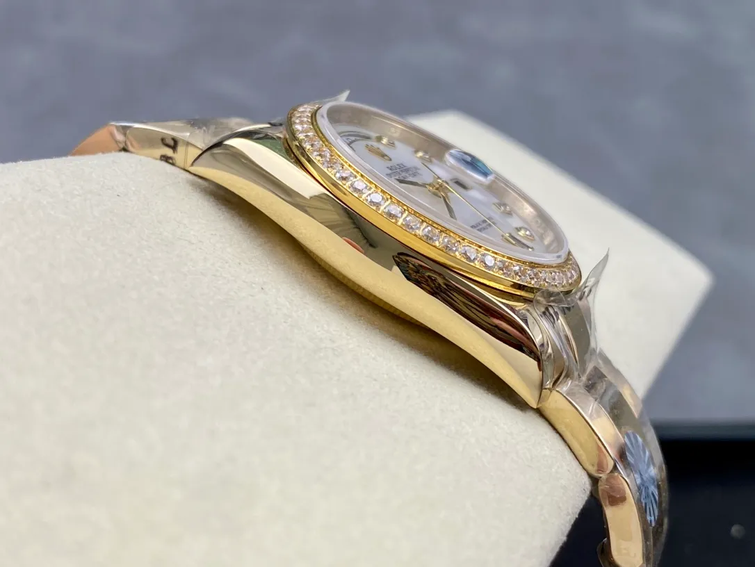 【High-end replica】💰1300! Rolex Dual Calendar Day Date Series 36mm [Diameter] 36mm [Movement] Equipped with imported fully automatic mechanical movement [Ring] Rolex RingCommand triangular pit pattern / aperture [Mirror] Scratch-resistant sapphire glass mirror [Material] Imported 316L stainless steel case [Strap] Stainless steel (Oystersteel) optional three-bead/five-bead chain strap [Buckle] Original buckle Super high quality, more beautiful in kind, market exclusive! Classic casual watch, the standard equipment for successful people, allowing you to achieve success once and for all!