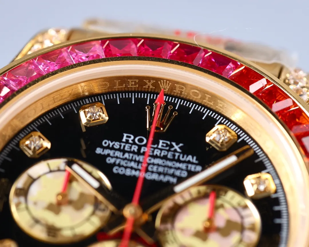 【Top replica】💰4500! Rolex Daytona New Universe Chronograph Daytona 904L Steel Watch Rainbow Di This latest design combines high technology and extraordinary beauty. [Case] ​​Size is 40mm. The Oyster case is guaranteed to be waterproof to 100 meters. The case is made of a solid piece of 904L steel. [Ring] The inlay is optimized according to the 36 gemstones with the most coordinated color gradient transition from the original factory. The height and angle are consistent, and the refraction effect is very beautiful. [Dial] Literally, each chronograph dial is refracted due to different light. The color is bright and bright, and the small eye position is aligned with the original, which is unique. [Mirror Surface] The mirror surface is made of sapphire crystal and is not easily scratched. [Movement] It adopts 7750 movement, which is efficient, accurate and stable. [Watch Strap] The watch is equipped with a folding buckle, which is also made of 904L steel. The buckle has a fine-tuning device that can be adjusted to fit the wrist very well. 🔥Top quality products are constantly produced🔥