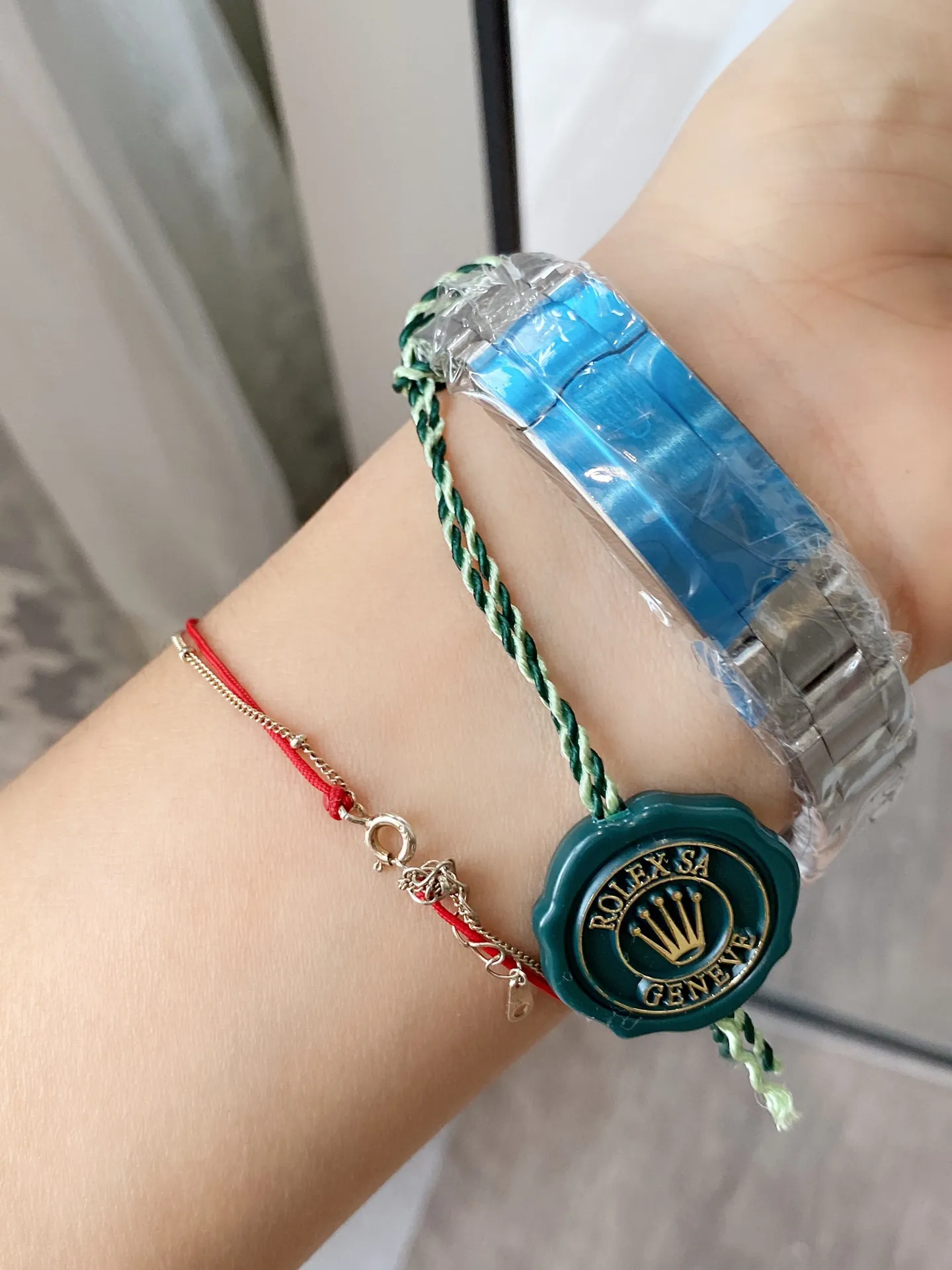 【Foreign trade import】💰840! The new Rolex Oyster is here, candy pearl oysters. Each one is so beautiful and charming, and it is no longer as old-fashioned as imagined. "Parallel bar" numerical displays are specially added at 3 o'clock, 6 o'clock and 9 o'clock on the dial. With the reduced size, the 31mm model is more eye-catching in the color of the dial! The unique and dynamic color scheme makes the new Oyster Perpetual more fashionable and youthful, making it lively! Rolex Calabash Oyster series, please choose your favorite color and be a domineering little woman