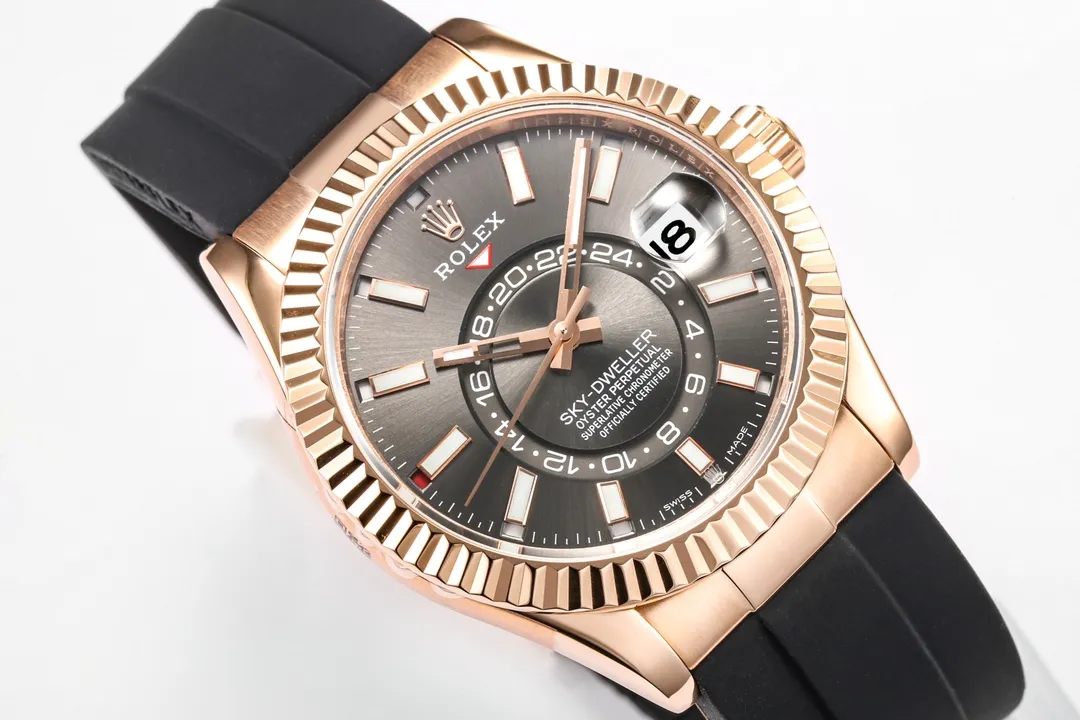 🌐【Factory2022's original work】Upgraded version of Rolex Sky-Dweller Skywalker! Wonderful details: [Case] ​​size is 42 mm, stable, reliable, graceful and generous! The bezel adopts the Rolex Ring Command triangular groove pattern, and the month function can be adjusted by rotating the outer ring! Scratch-resistant sapphire crystal, anti-reflective convex magnifying calendar window [Watch strap] Oyster steel! Three rows of links, Oyster discount with 5mm easy-adjustable link extension system [Dial] Radiant sun texture, scale 12 small window red dot month display [Movement] Equipped with fully automatic mechanical 9001 movement! [Function] Date display/month display/annual calendar display/dual time zone! Factory's ingenuity is worth owning!