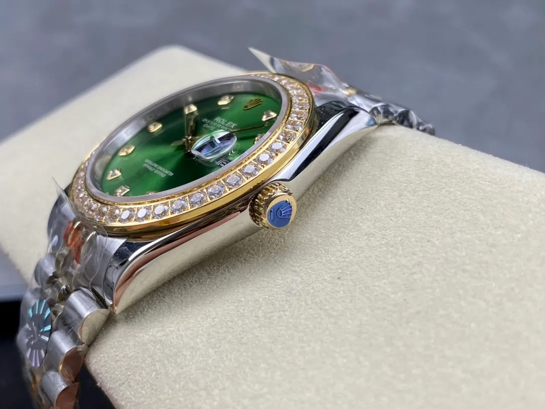 【High-end replica】💰1240! Rolex Single Calendar Datejust Series 41mm [Diameter] 41mm [Movement] Equipped with imported fully automatic mechanical movement [Ring] Rolex RingCommand triangular pit pattern / aperture [Mirror] Scratch-resistant sapphire glass mirror [Material] Imported 316L stainless steel case [Strap] Stainless steel (Oystersteel) optional three-bead/five-bead chain strap [Buckle] Original buckle Super high quality, more beautiful in kind, market exclusive! Classic men's casual watch, the standard accessory for successful men, allowing you to wear it once and for all!